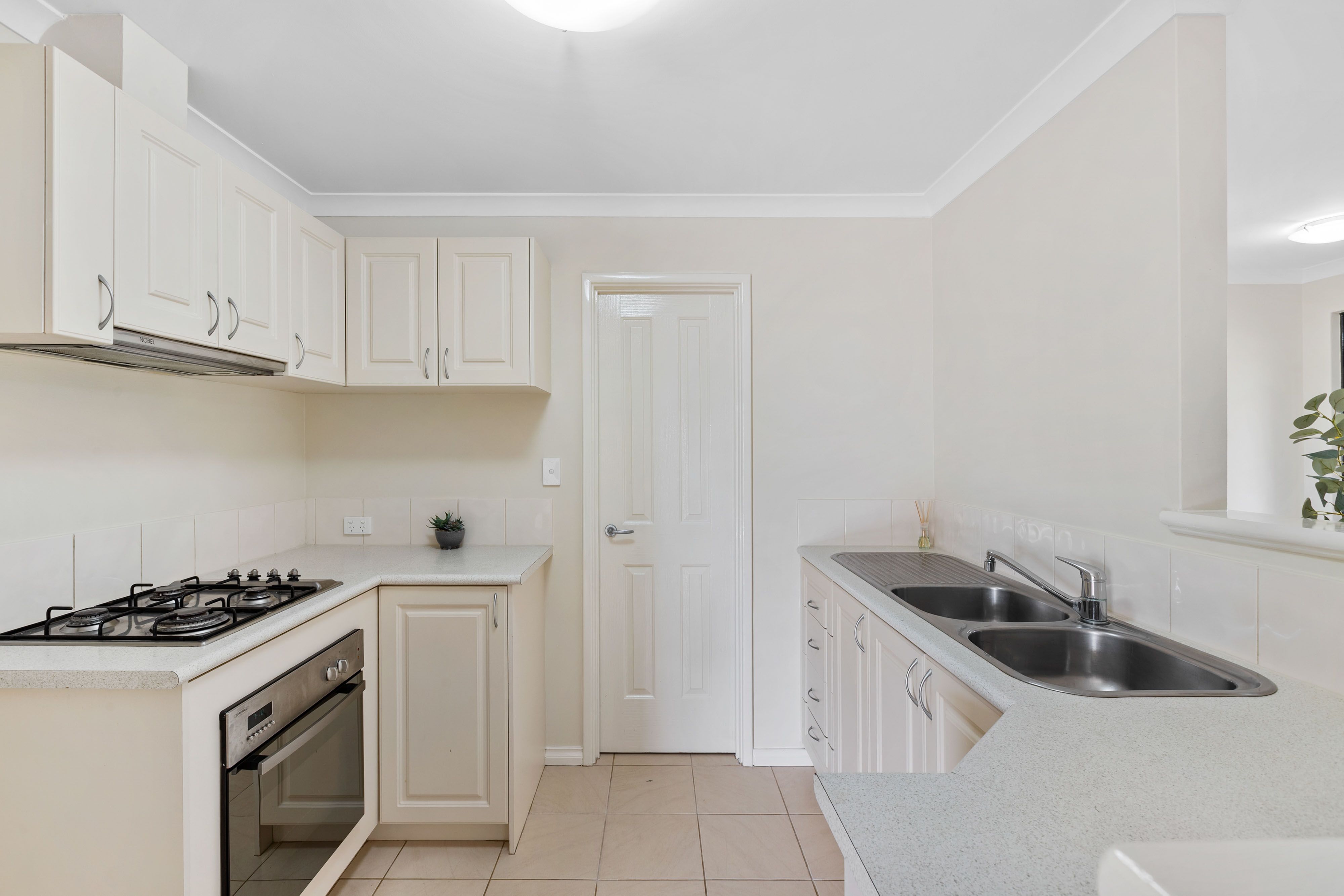 61 Susan Road — photo 4 of 17