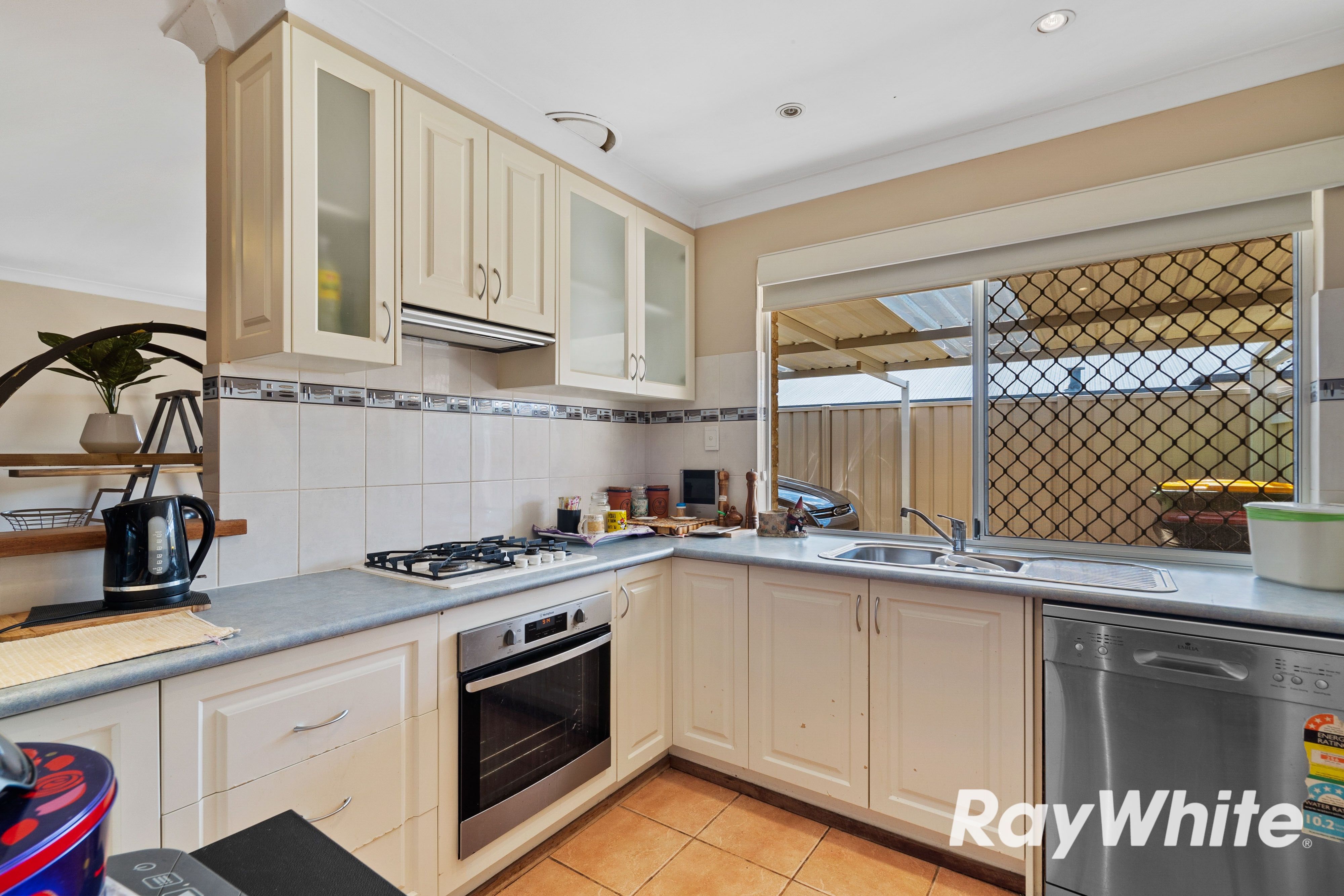 14 Moreton Crescent — photo 5 of 17