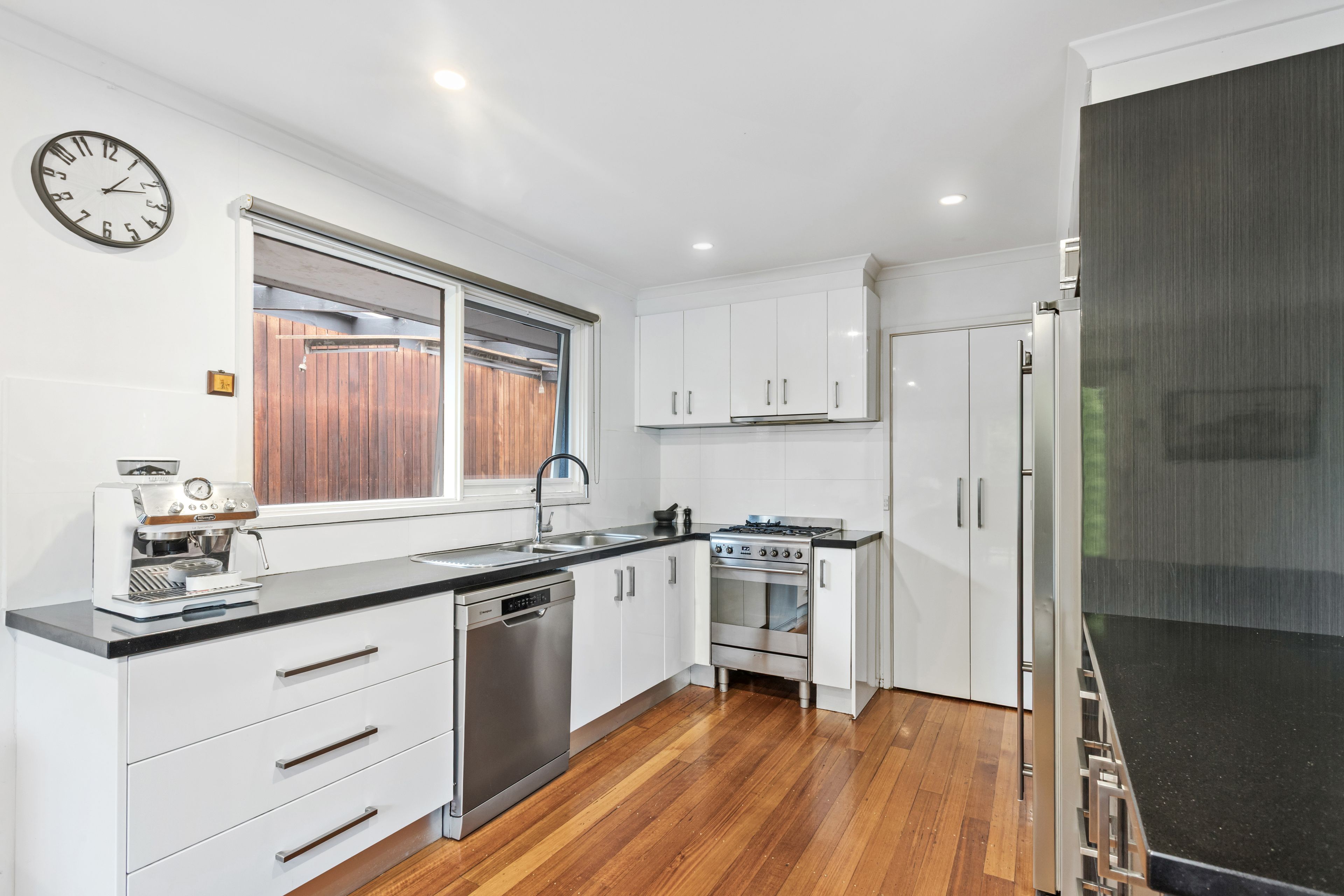 28 Stradbroke Avenue — photo 3 of 10