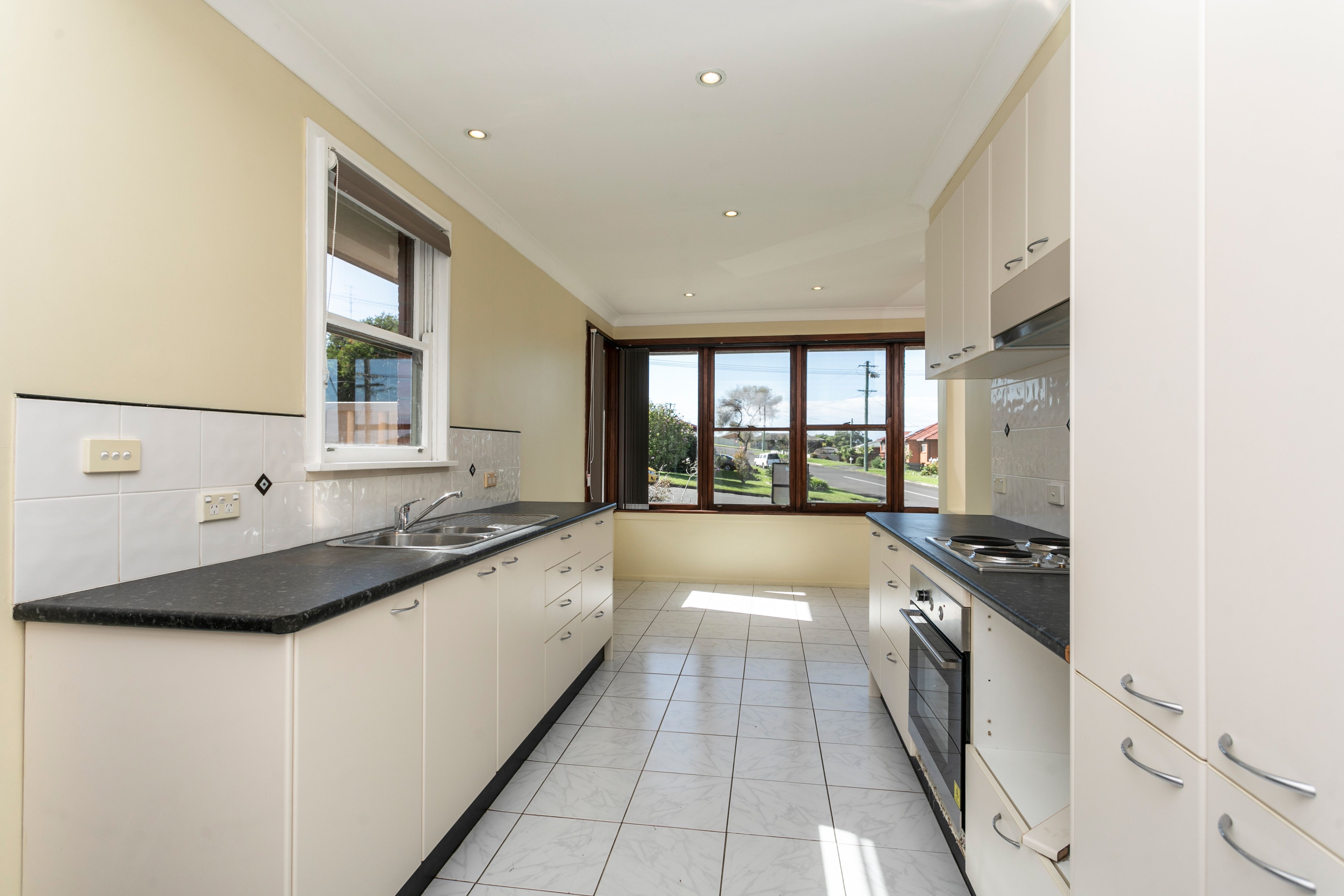 17 Lavis Drive, Mount Warrigal, NSW 2528