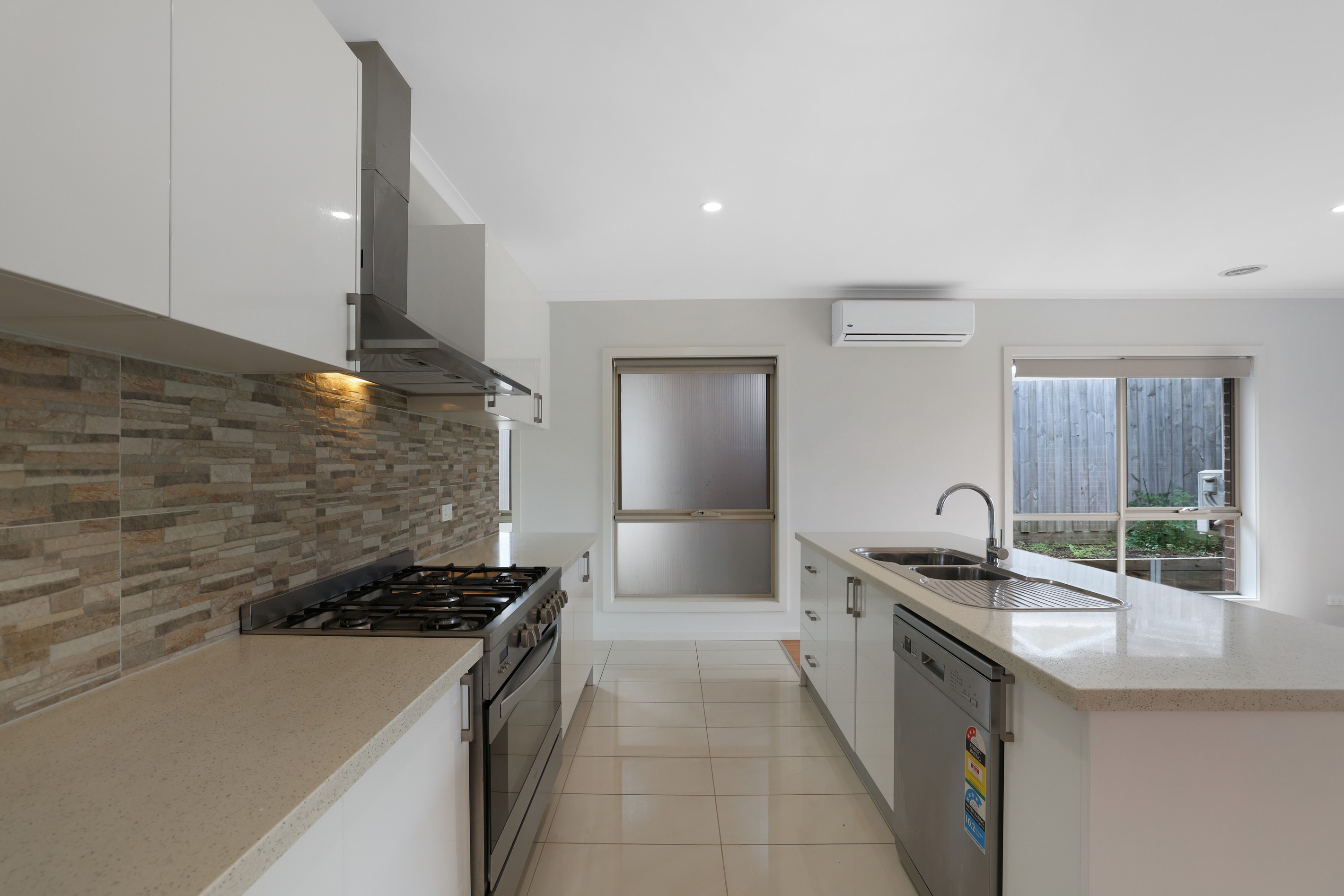 2/28 Main South Road, Drouin, VIC 3818