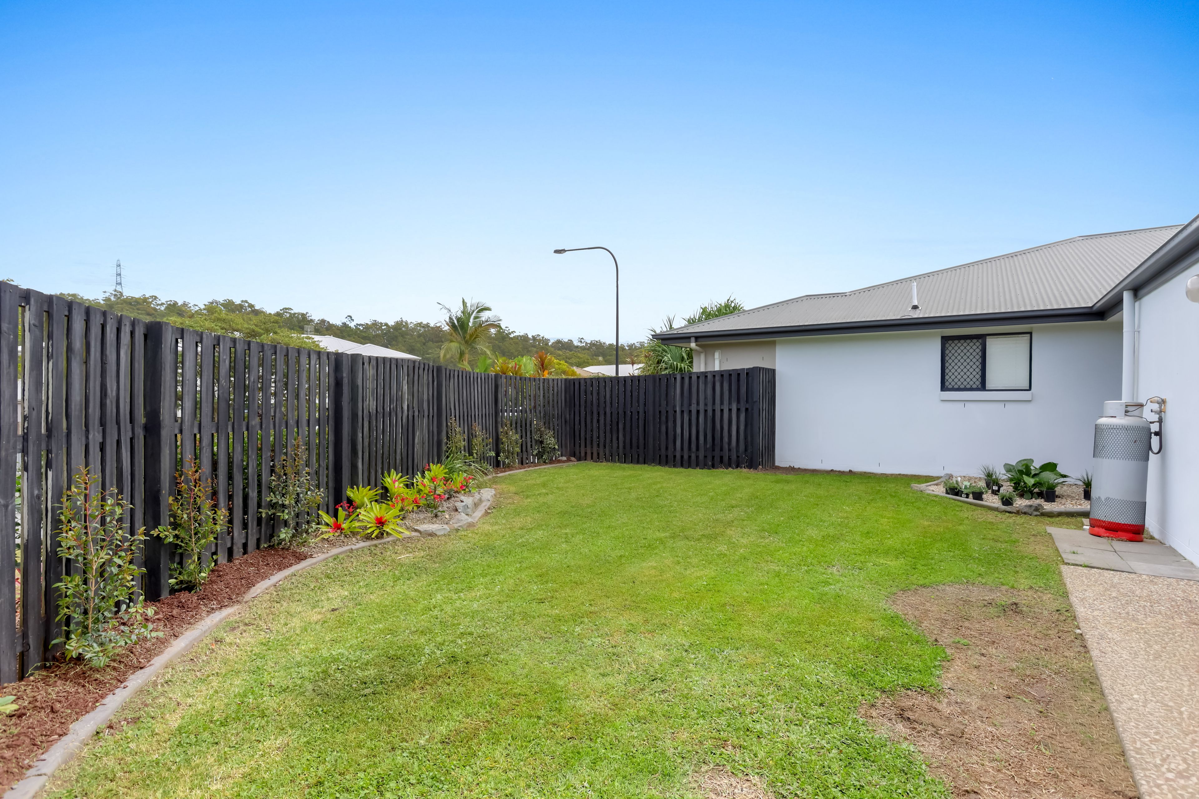 2/86 Wunburra Circle — photo 13 of 18