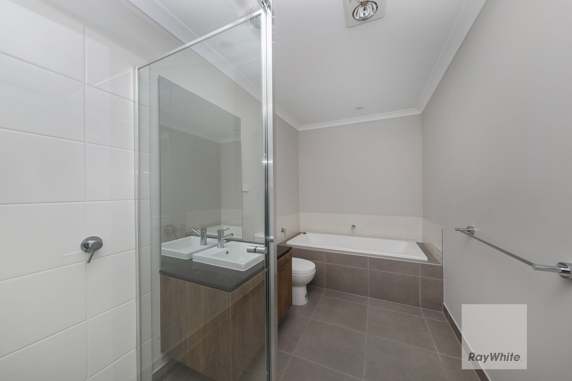 28 Bowenia Avenue — photo 11 of 12