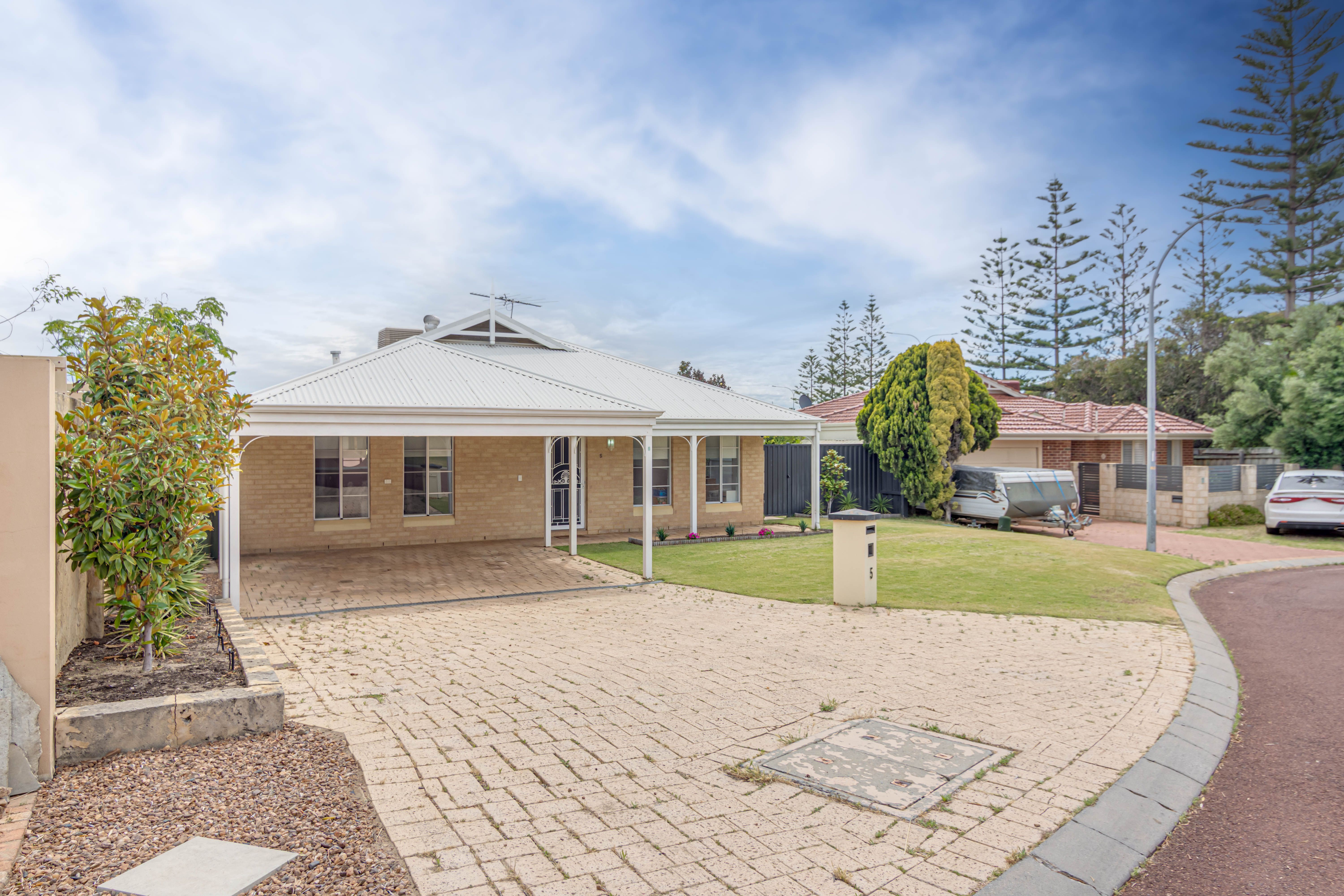 5 Gunsan Mews, Mindarie, WA 6030