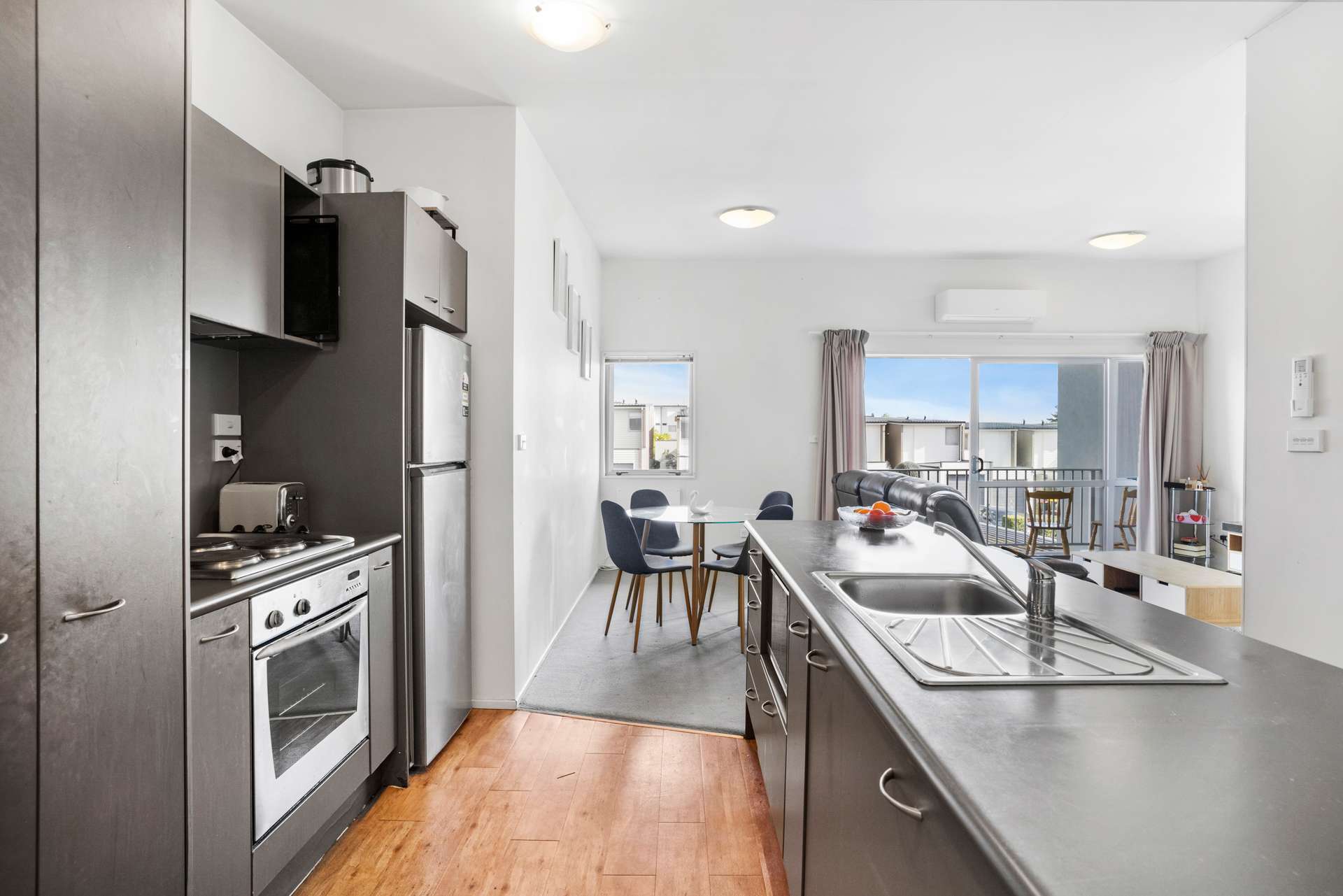 92/7 Kelvin Hart Drive photo 3