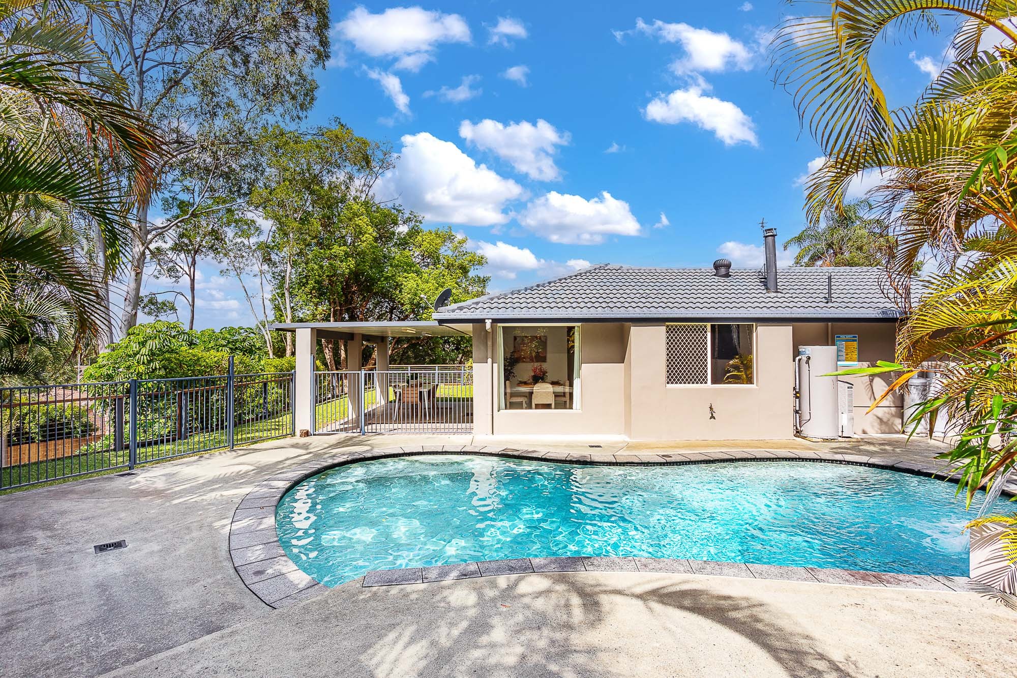 7 Pauline Place, Highland Park, QLD 4211
