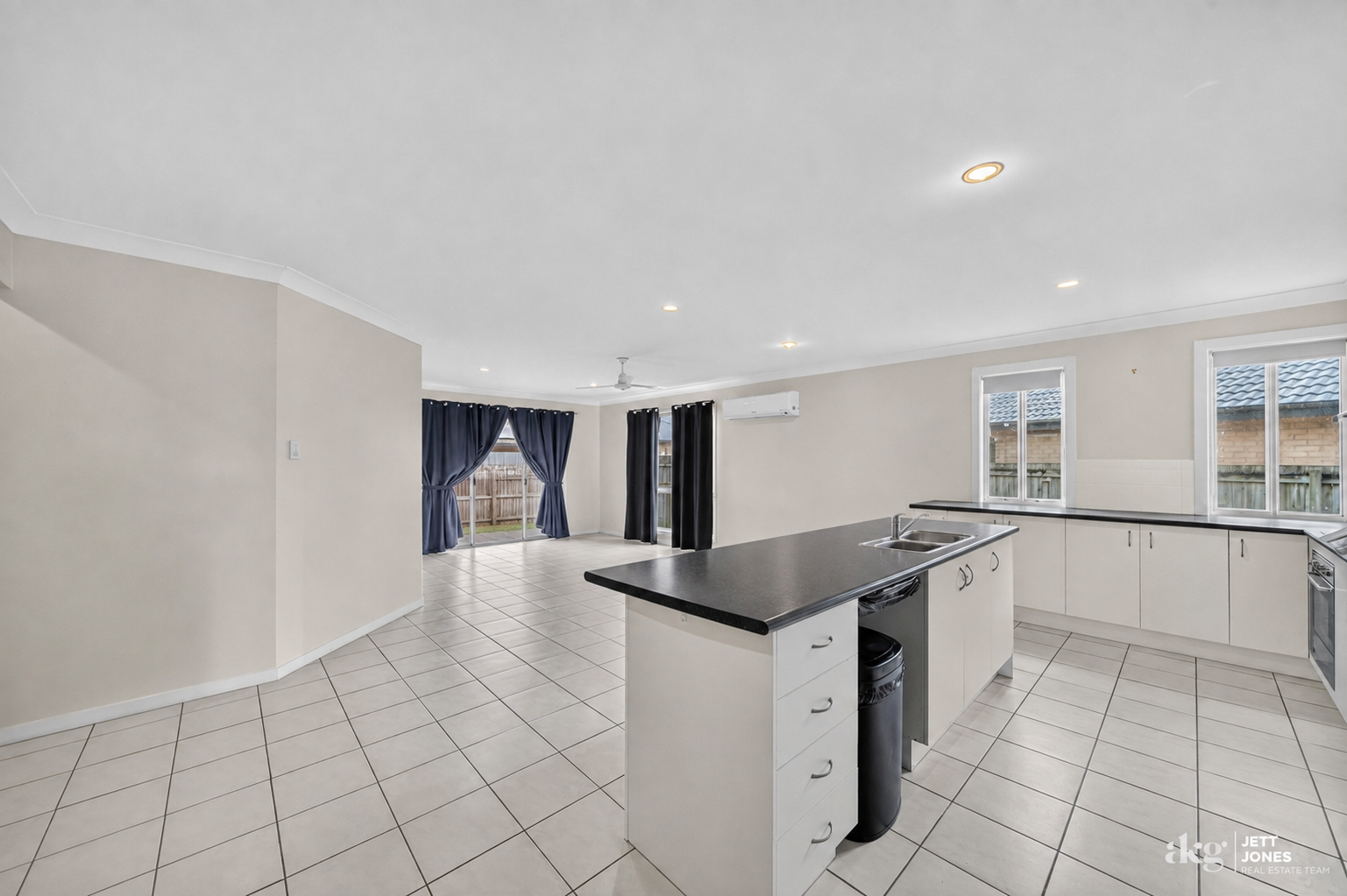 18 Lake Wivenhoe Court — photo 4 of 21