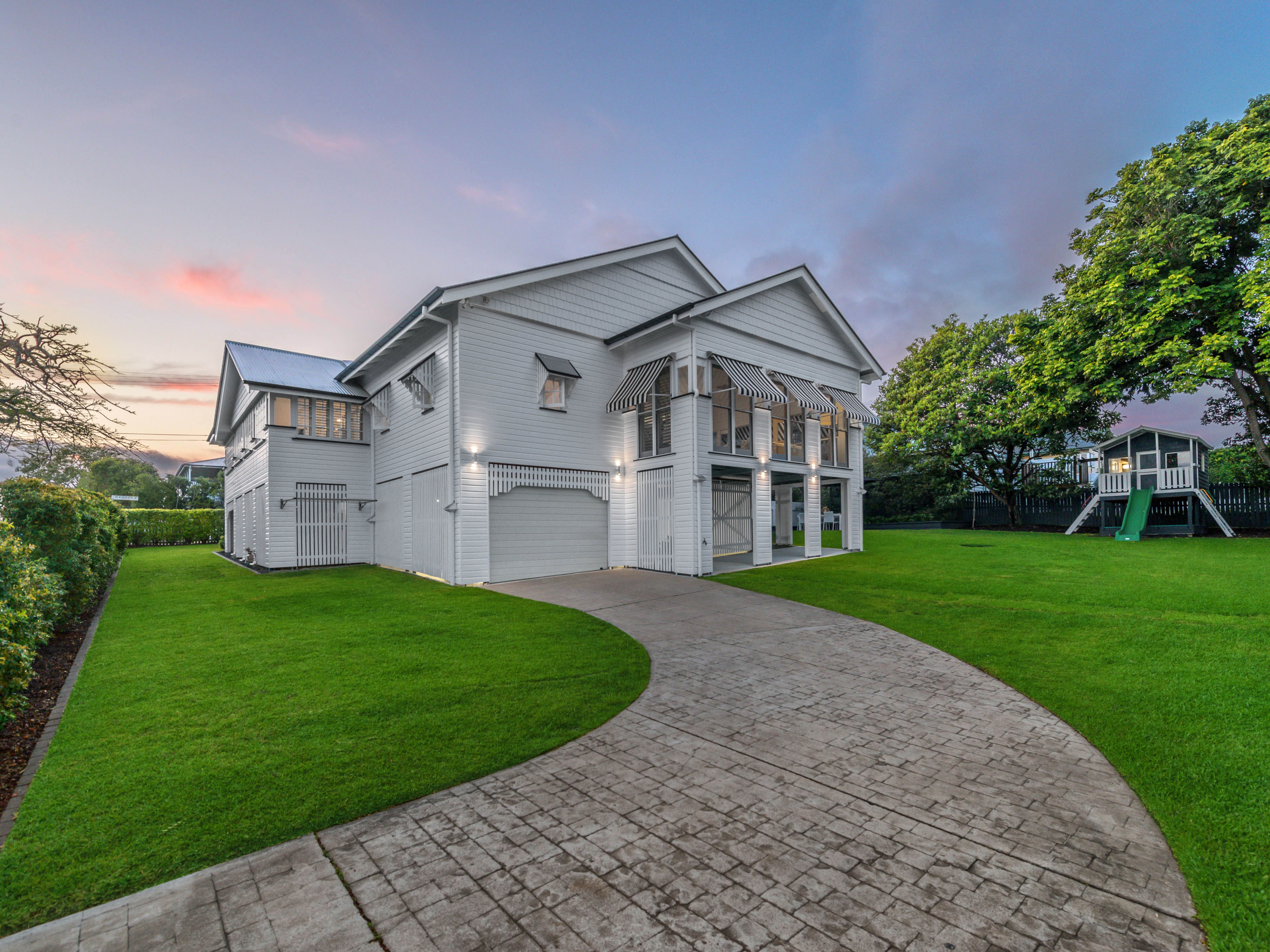 24 Blackheath Avenue, Hawthorne, QLD 4171