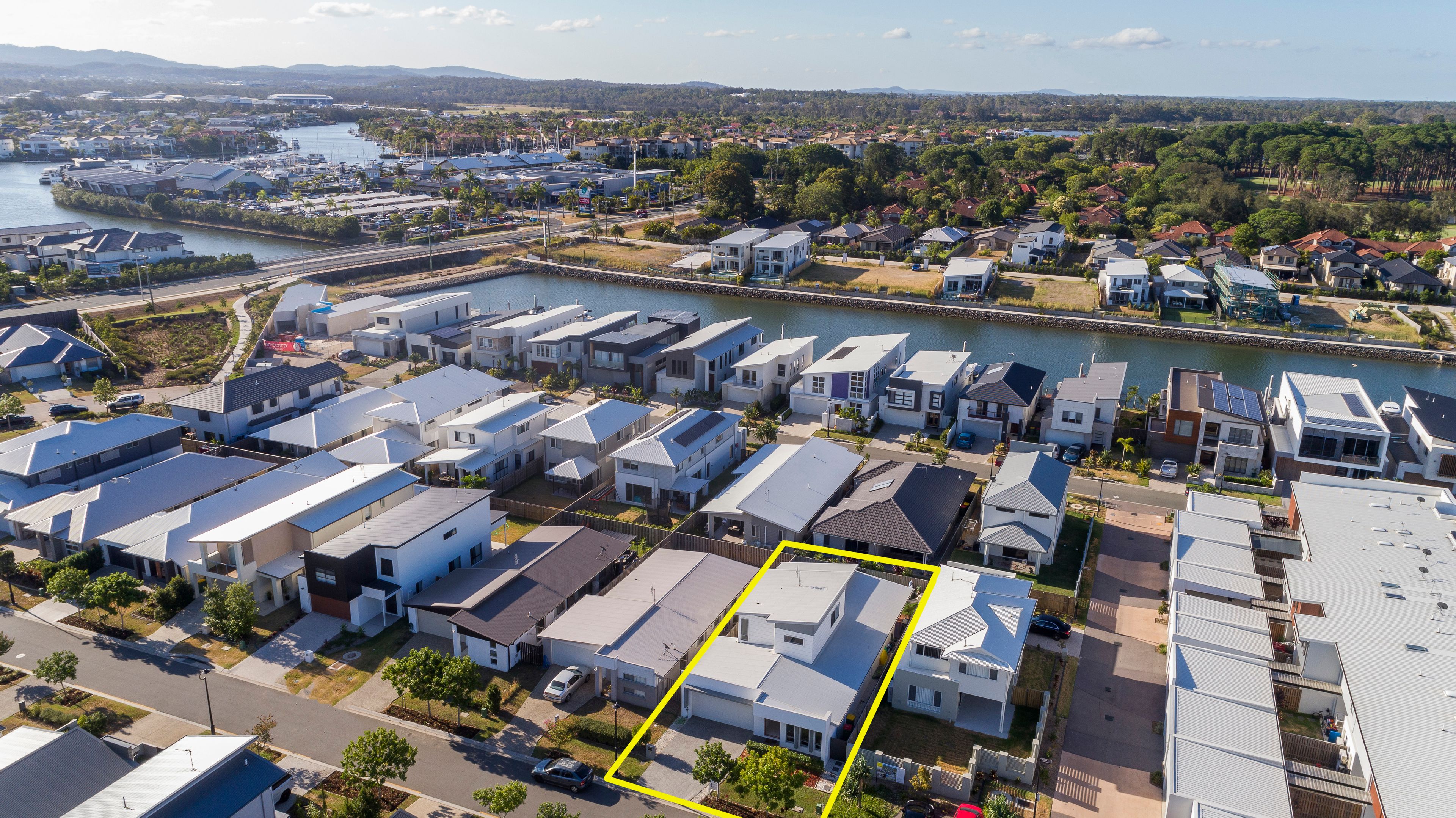16 Beacon Lane, Hope Island, QLD 4212