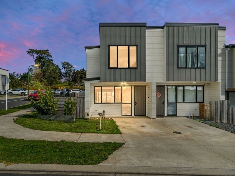 12 Karoro Road, Flat Bush, Manukau City