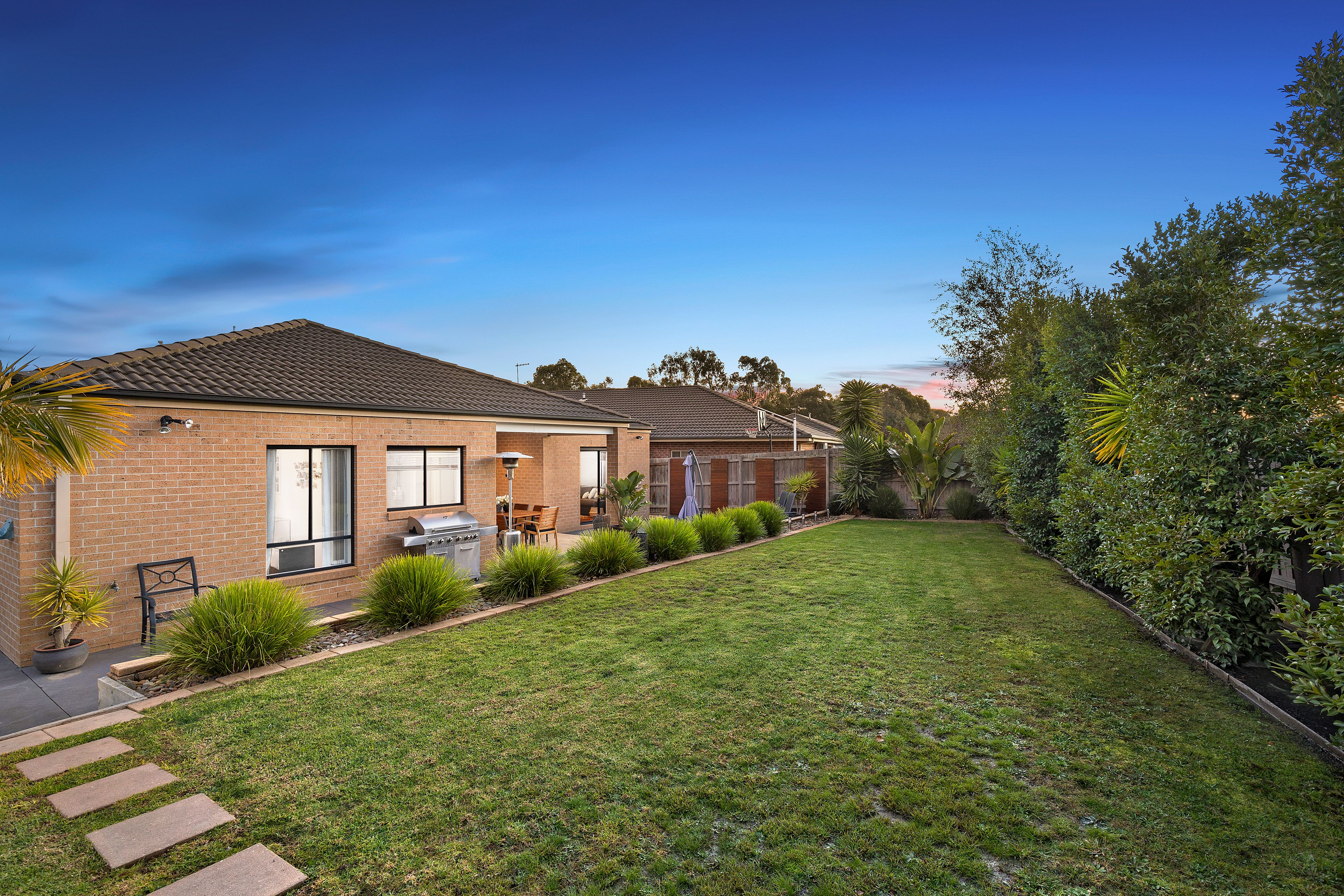 8 Orbison Court, Endeavour Hills, VIC 3802
