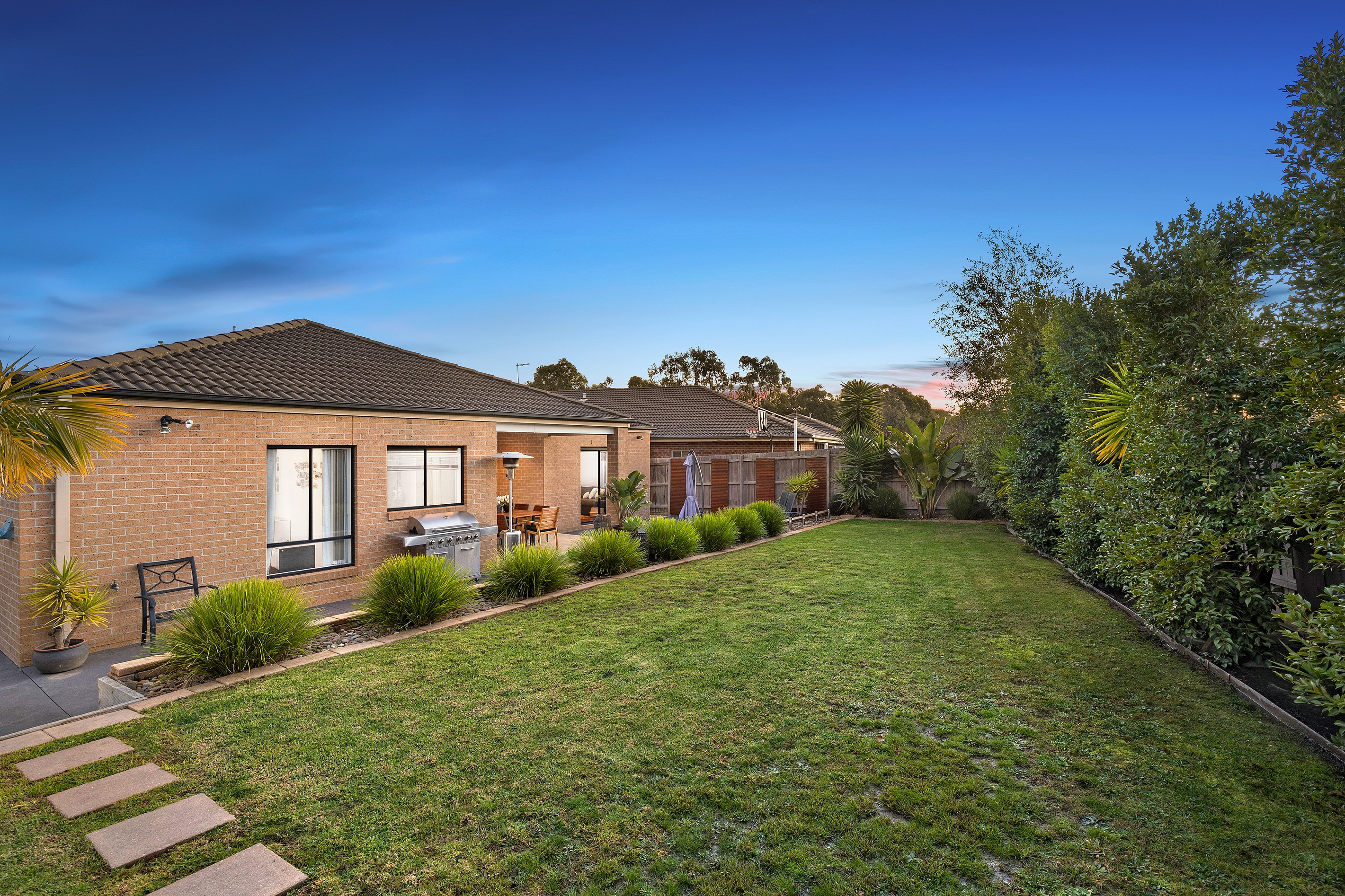 8 Orbison Court, Endeavour Hills, VIC 3802