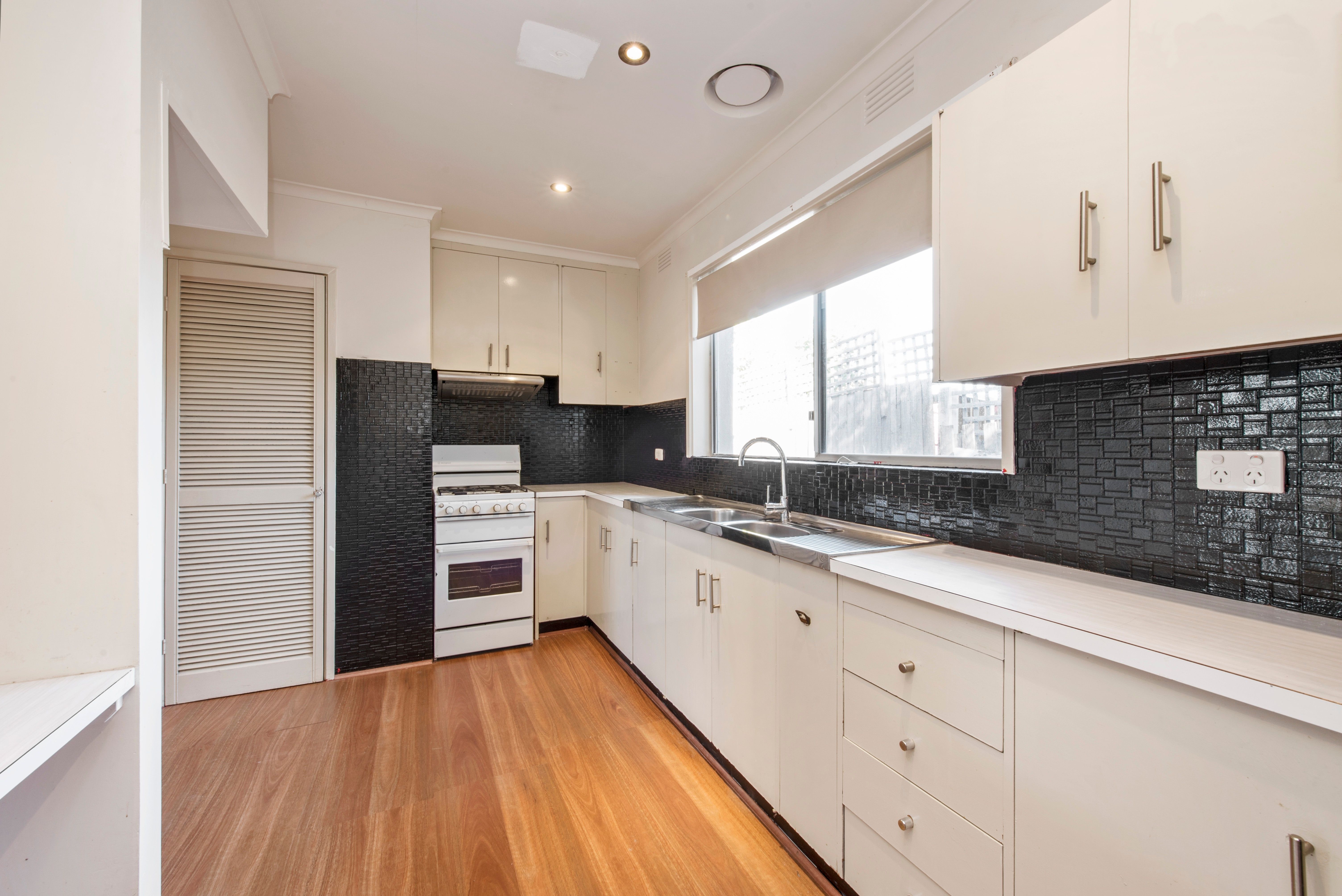 2/11 Warren Road, Mordialloc, VIC 3195