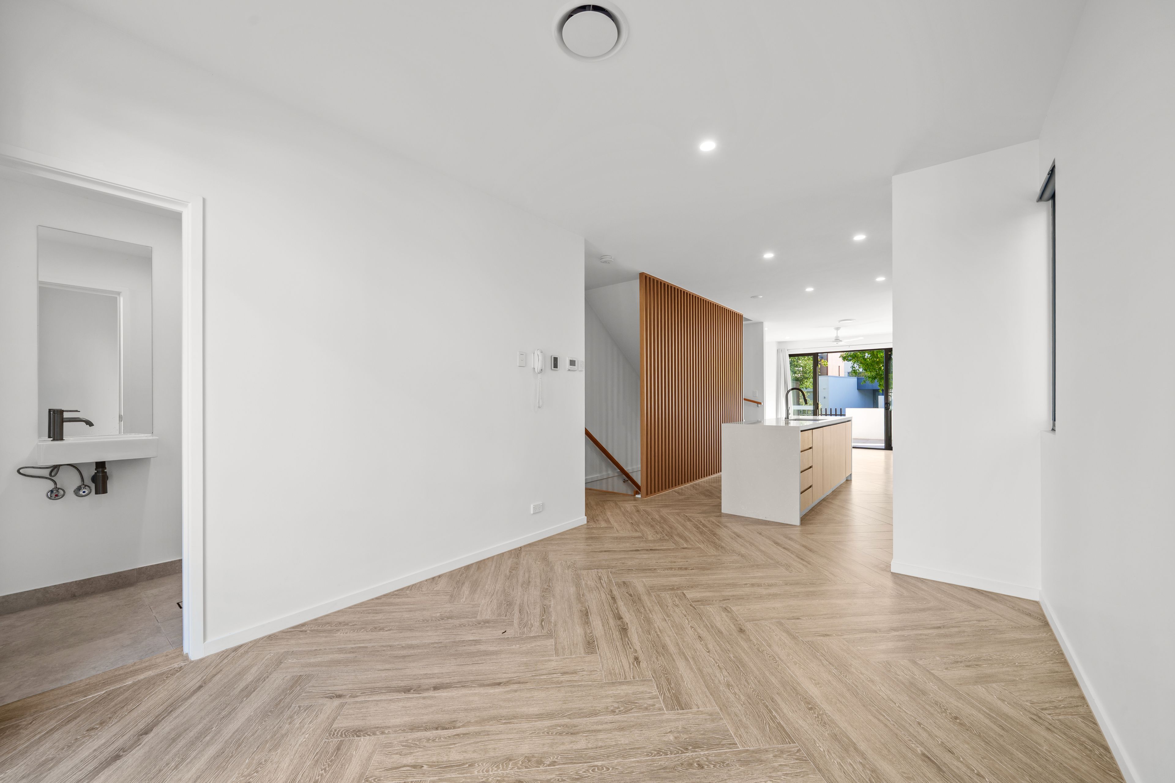 5604 Harbourview Drive — photo 10 of 29