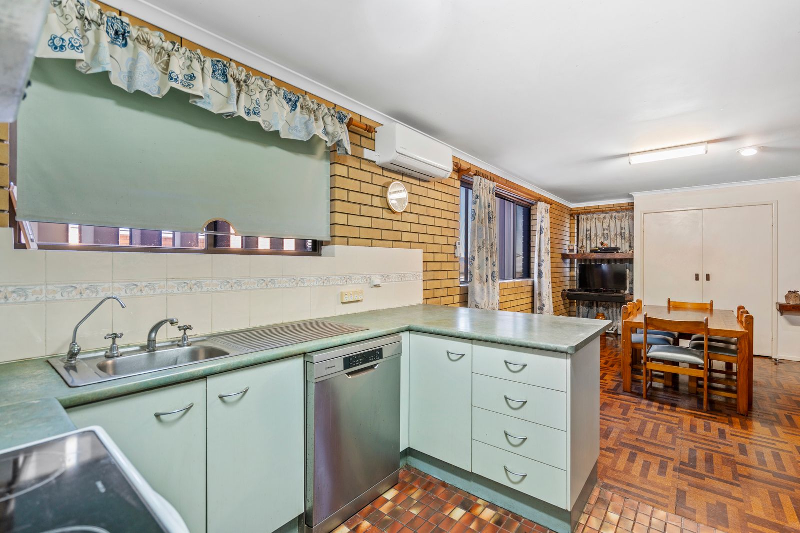 14 Rosier Street, Wynnum West, QLD 4178