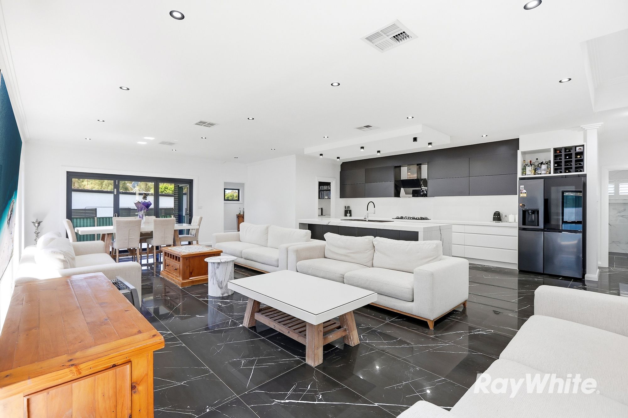 6 Nathan Crescent — photo 5 of 26