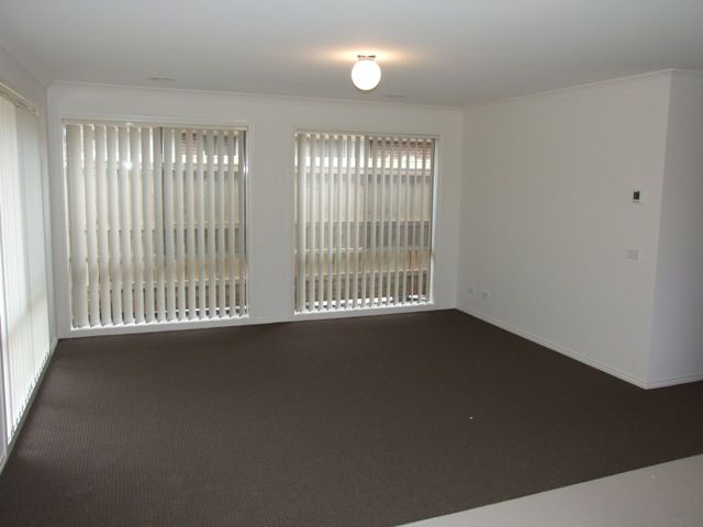 17 Kingfisher Way, Cowes, VIC 3922