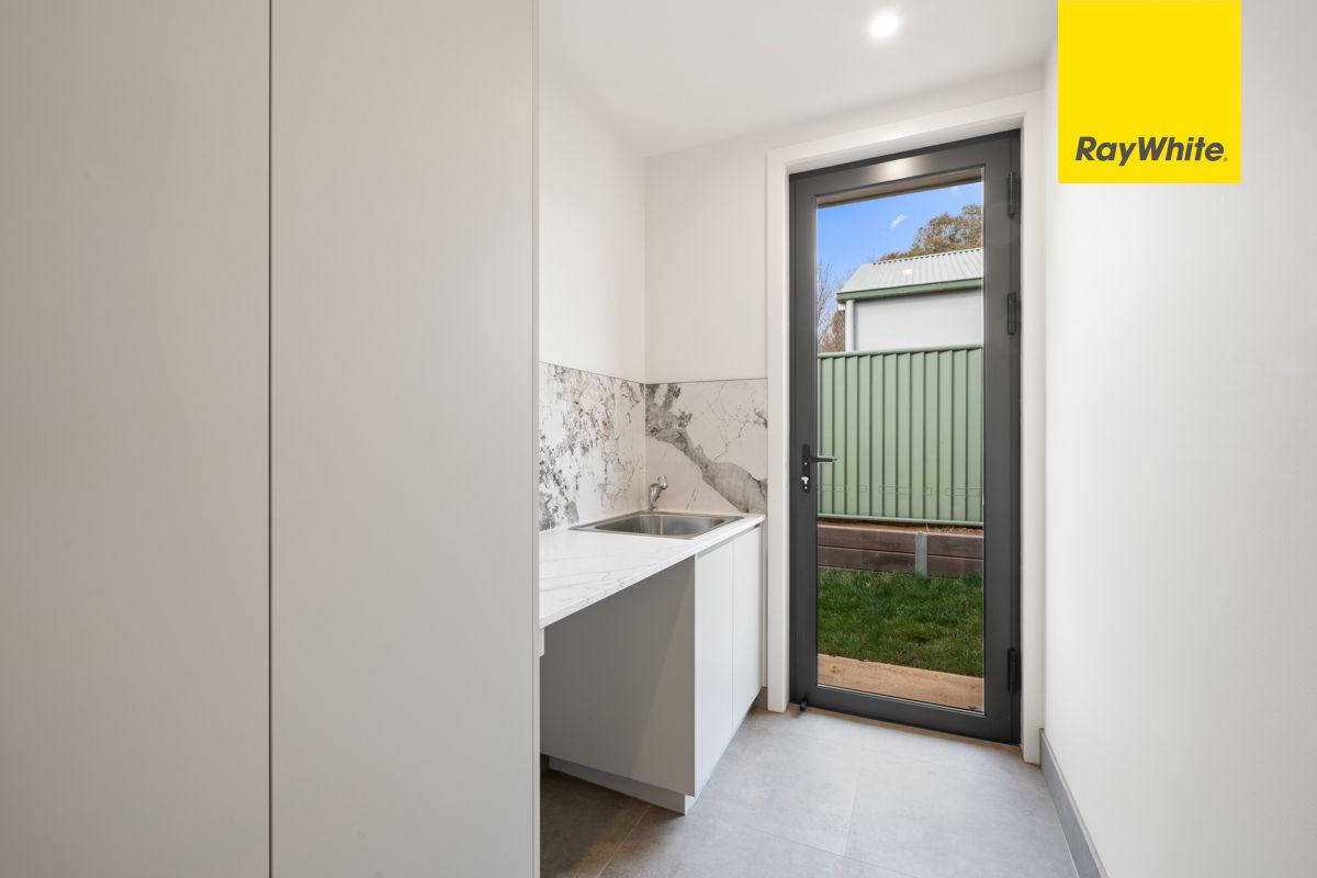 35A Thornhill Crescent — photo 9 of 12