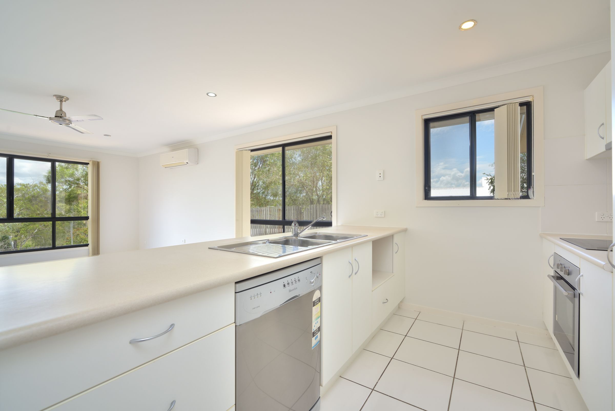 16 Stoneybrook Drive, Glen Eden, QLD 4680