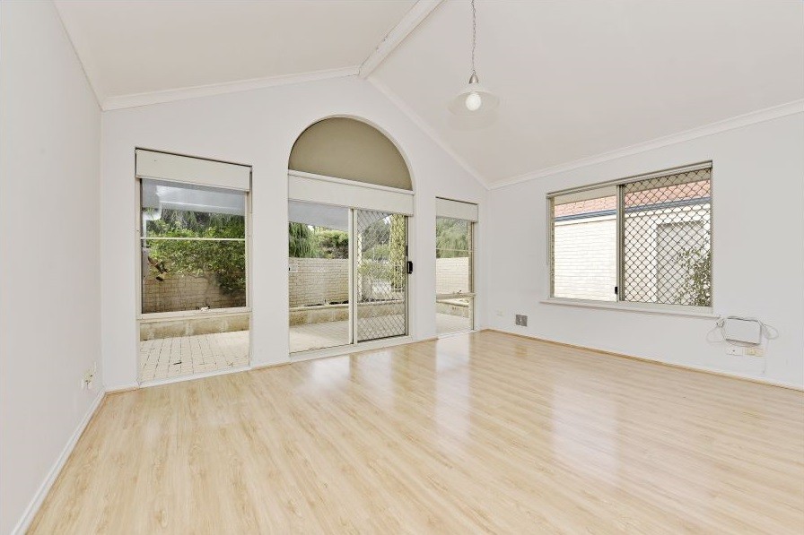 5 Mount Henry Road, Como, WA 6152