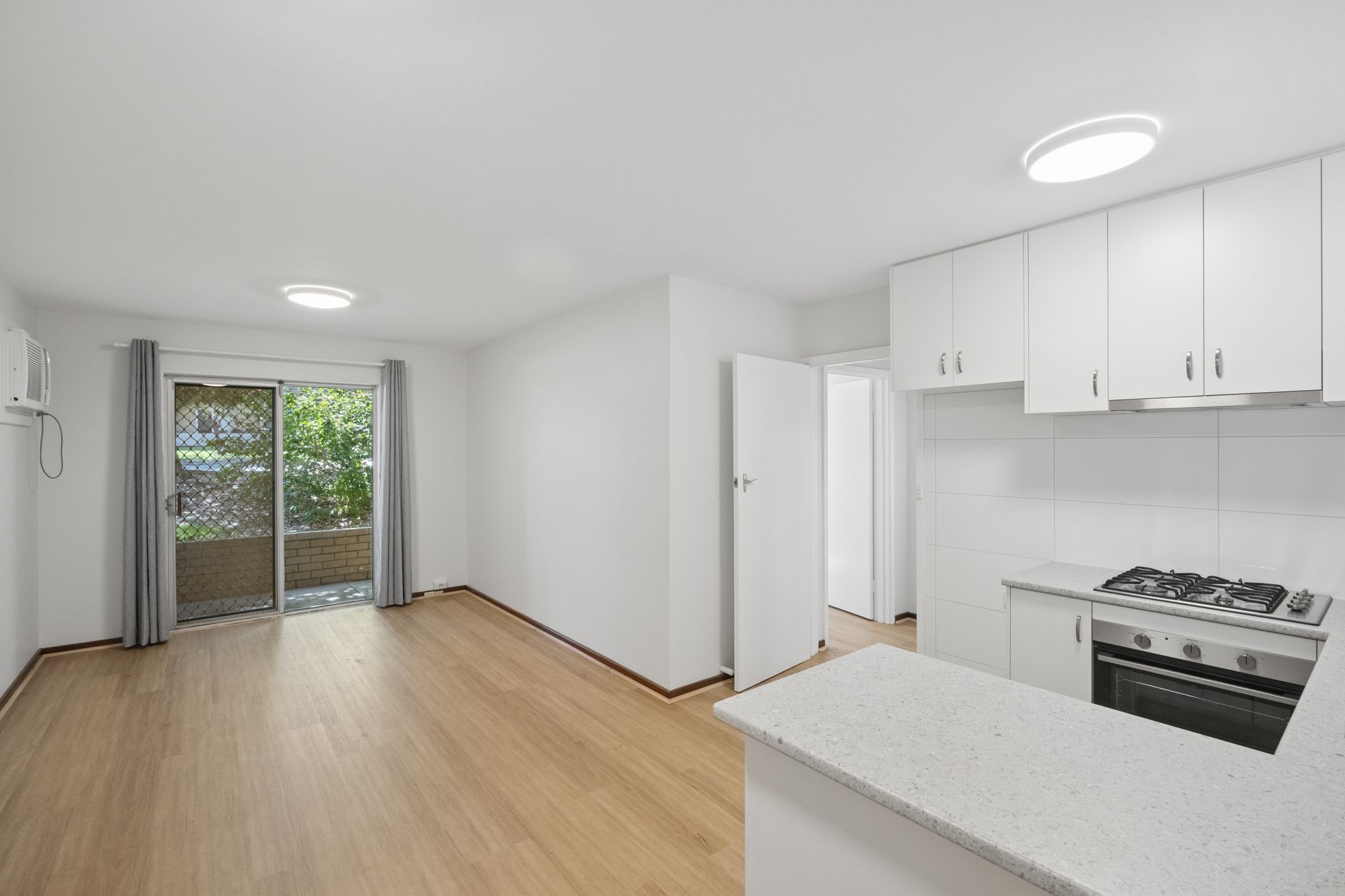 2/52 Sackville Terrace — photo 3 of 18