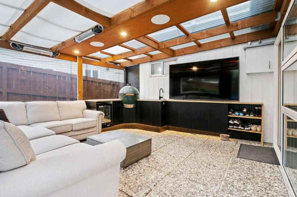 18A Atkinson Road photo 3
