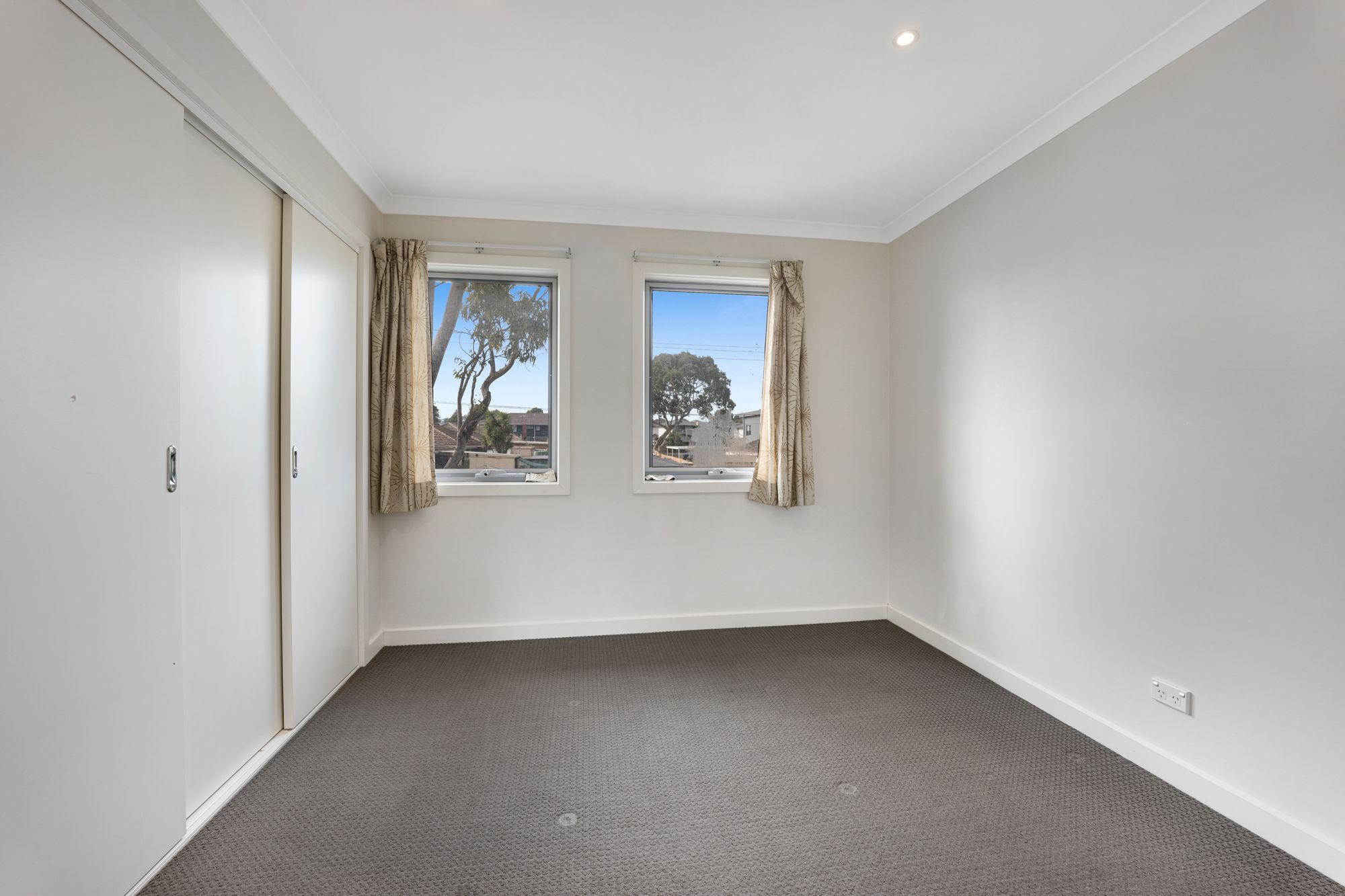 305 Oriel Road — photo 5 of 7