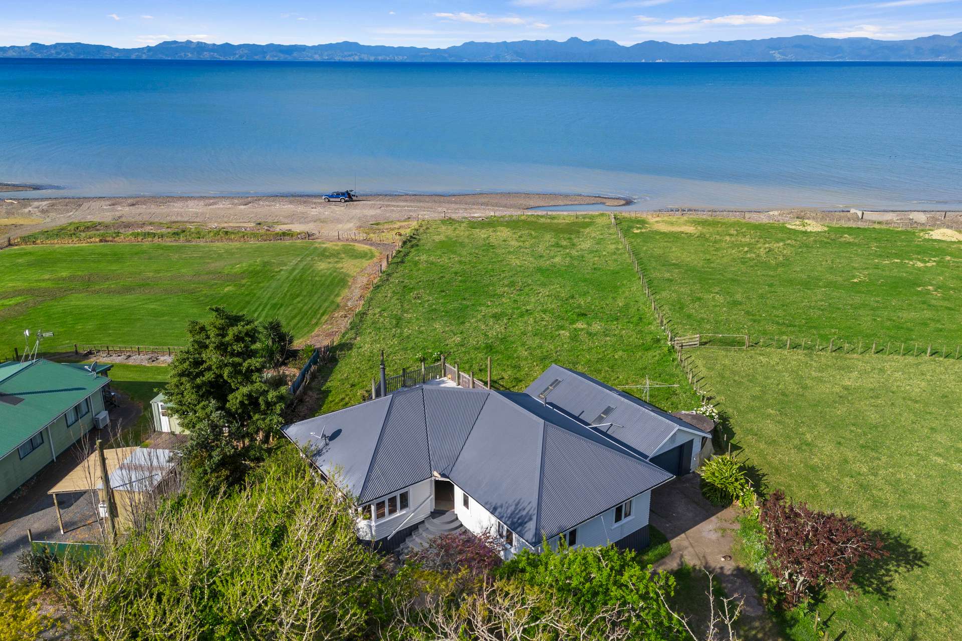 1620 East Coast Road photo 2