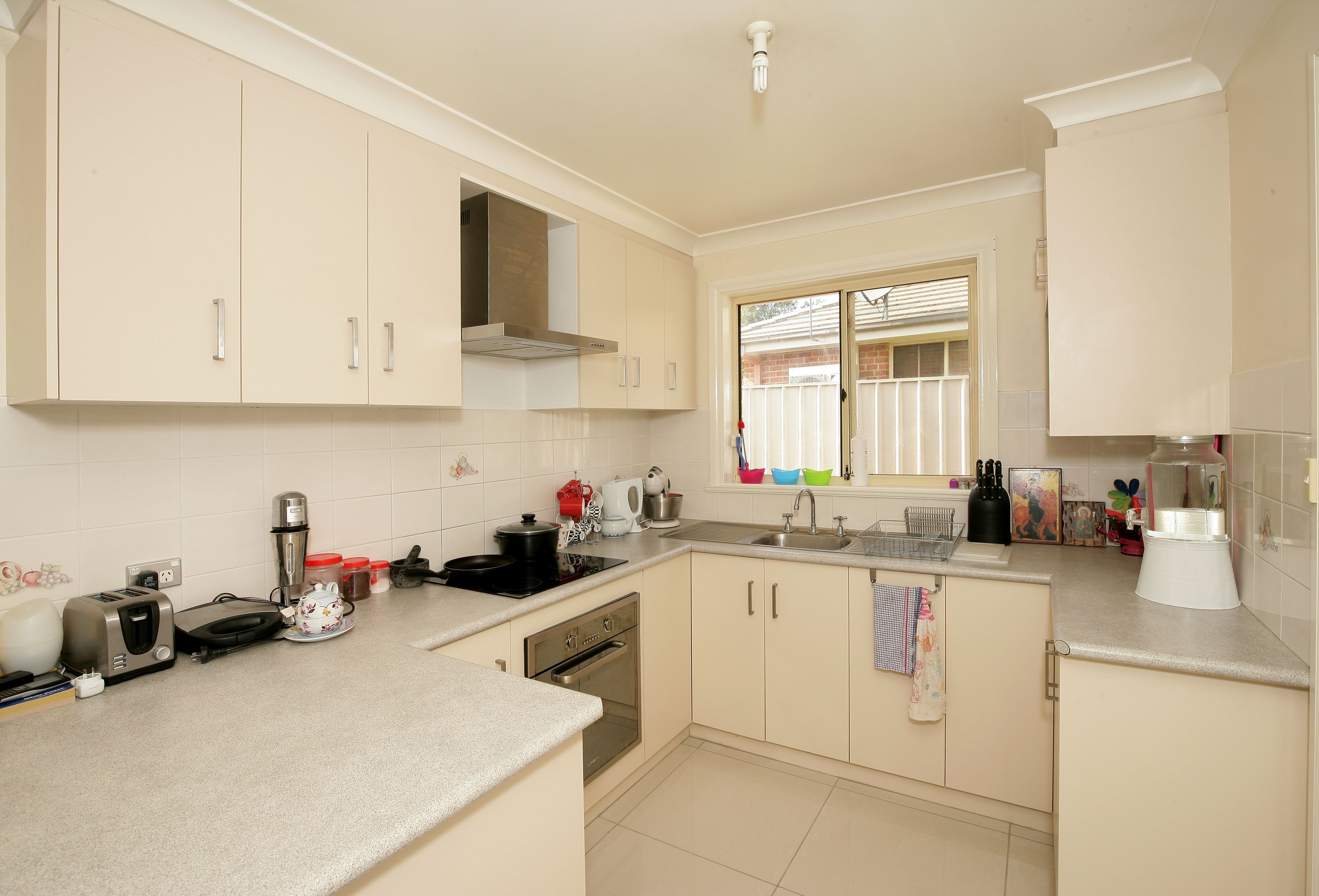 2/2 Honeysuckle Place, Lake Albert, NSW 2650