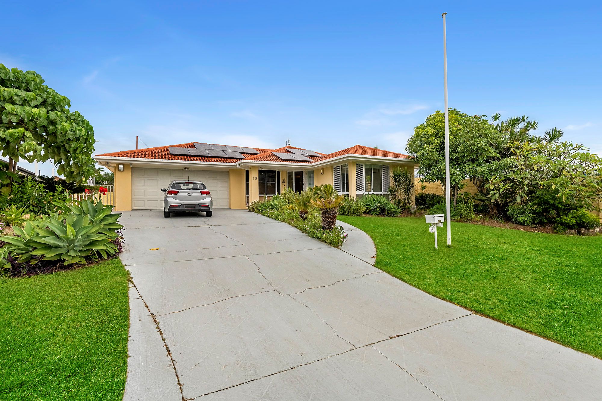 18 Santa Cruz Boulevard, Clear Island Waters, QLD 4226