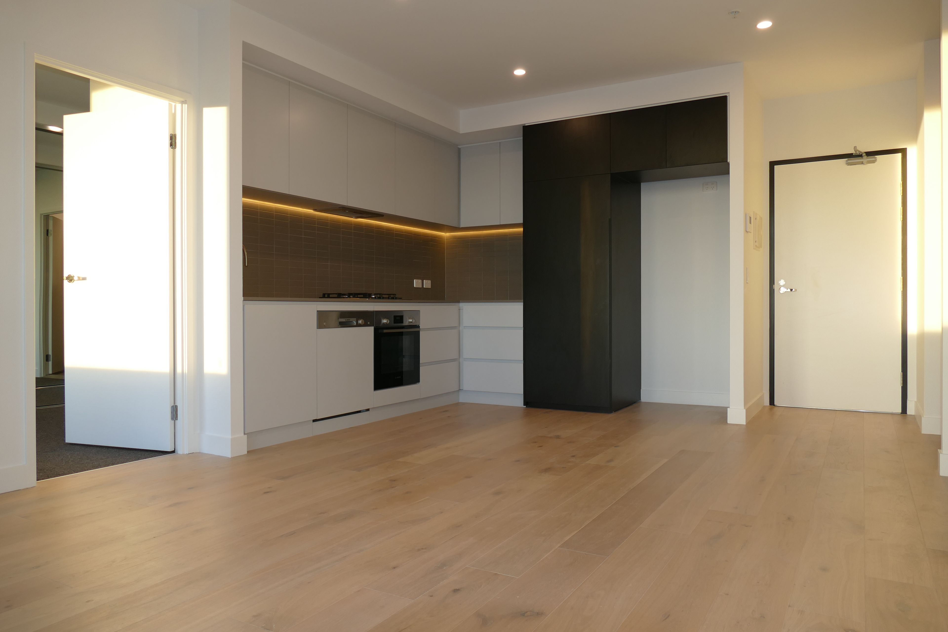 204/18 Lomandra Drive — photo 4 of 11