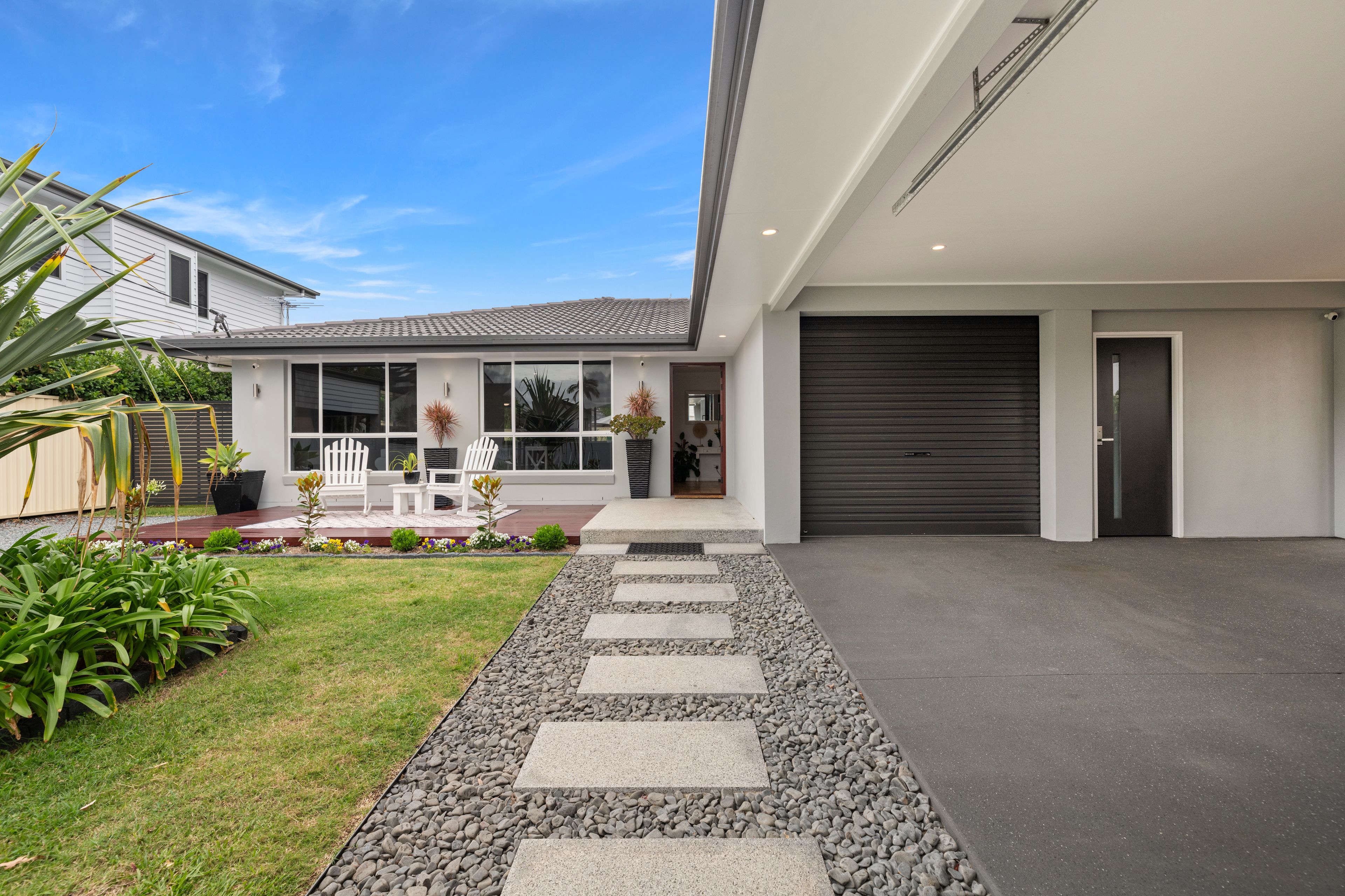 28 Kingfisher Crescent, Burleigh Waters, QLD 4220 Sold House Ray