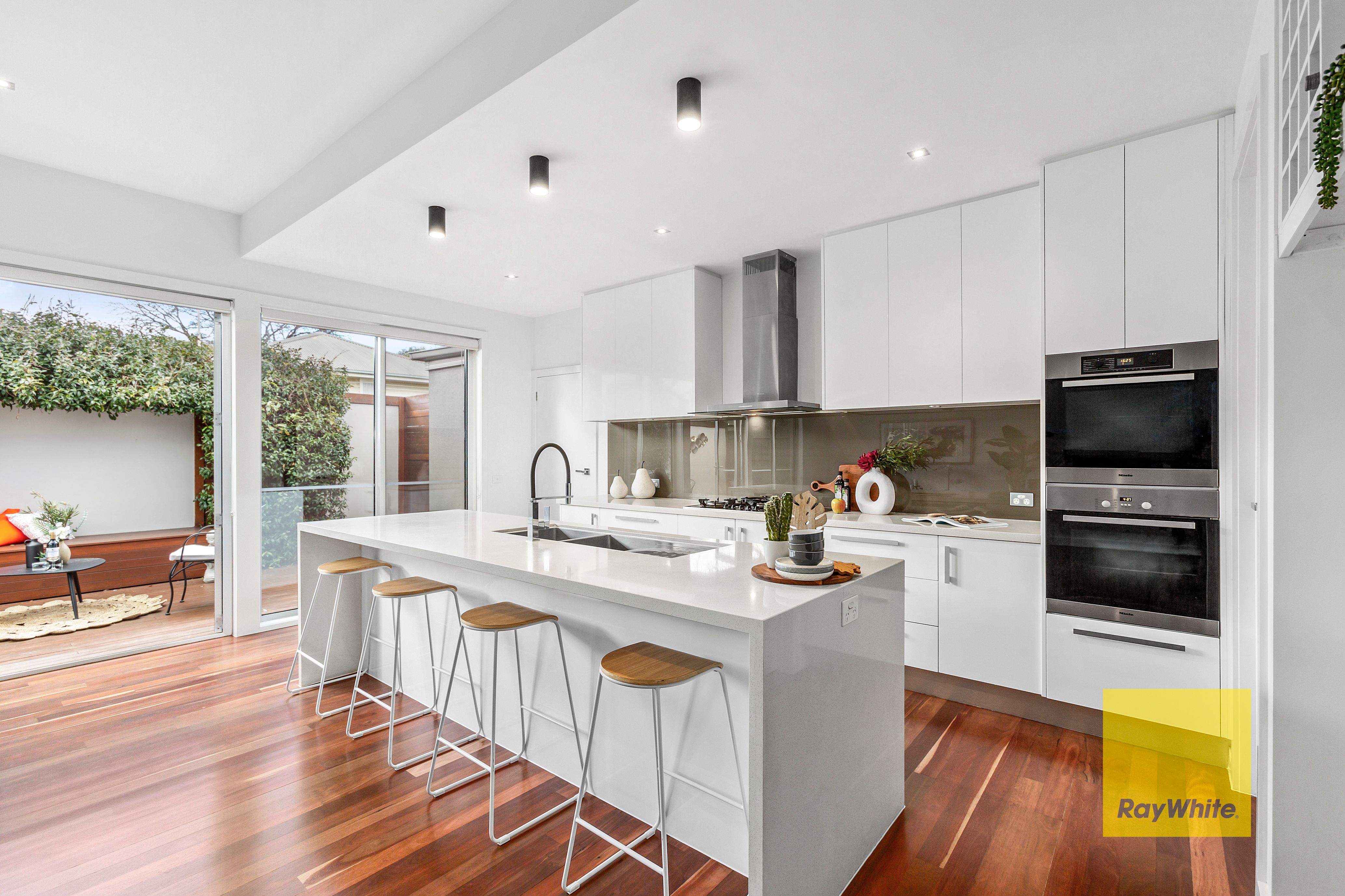 2/16 Nicholas Street, Newtown, VIC 3220