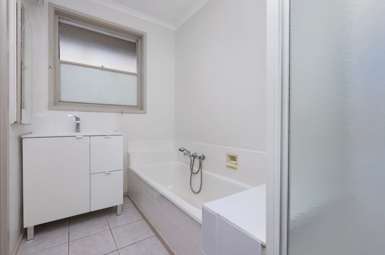 27 Morrison Crescent — photo 7 of 11