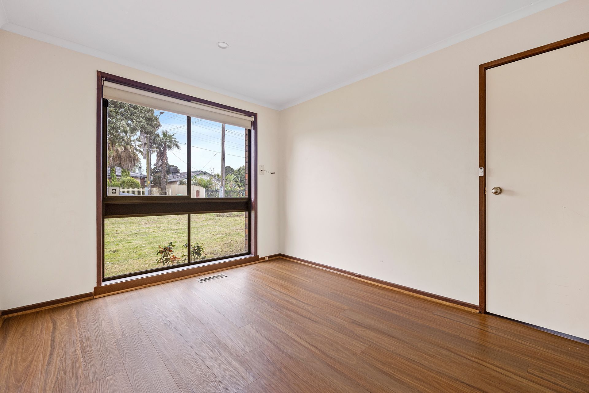 285 Gladstone Road — photo 5 of 10
