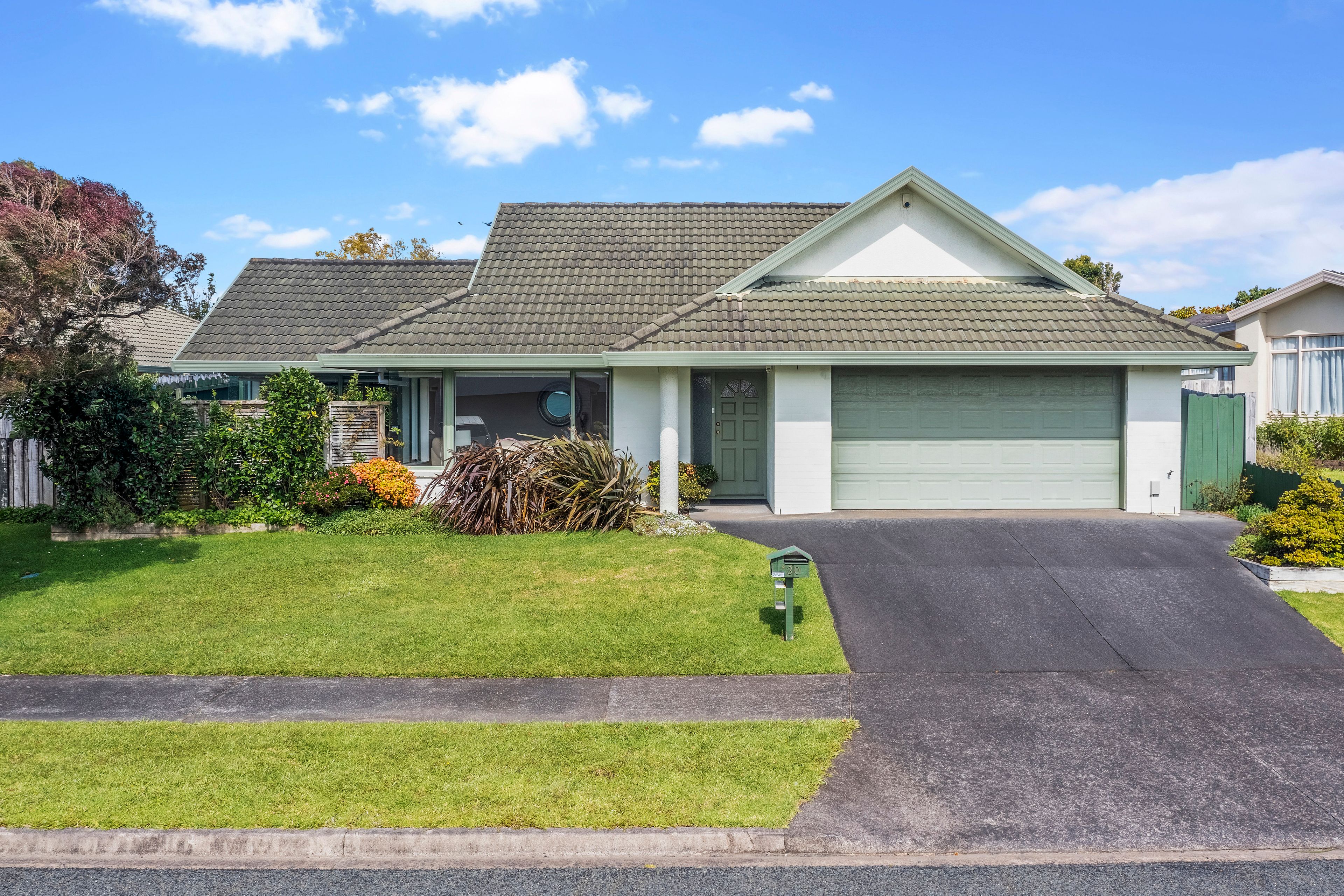 2/30 Ambleside Drive, Northpark, Manukau City