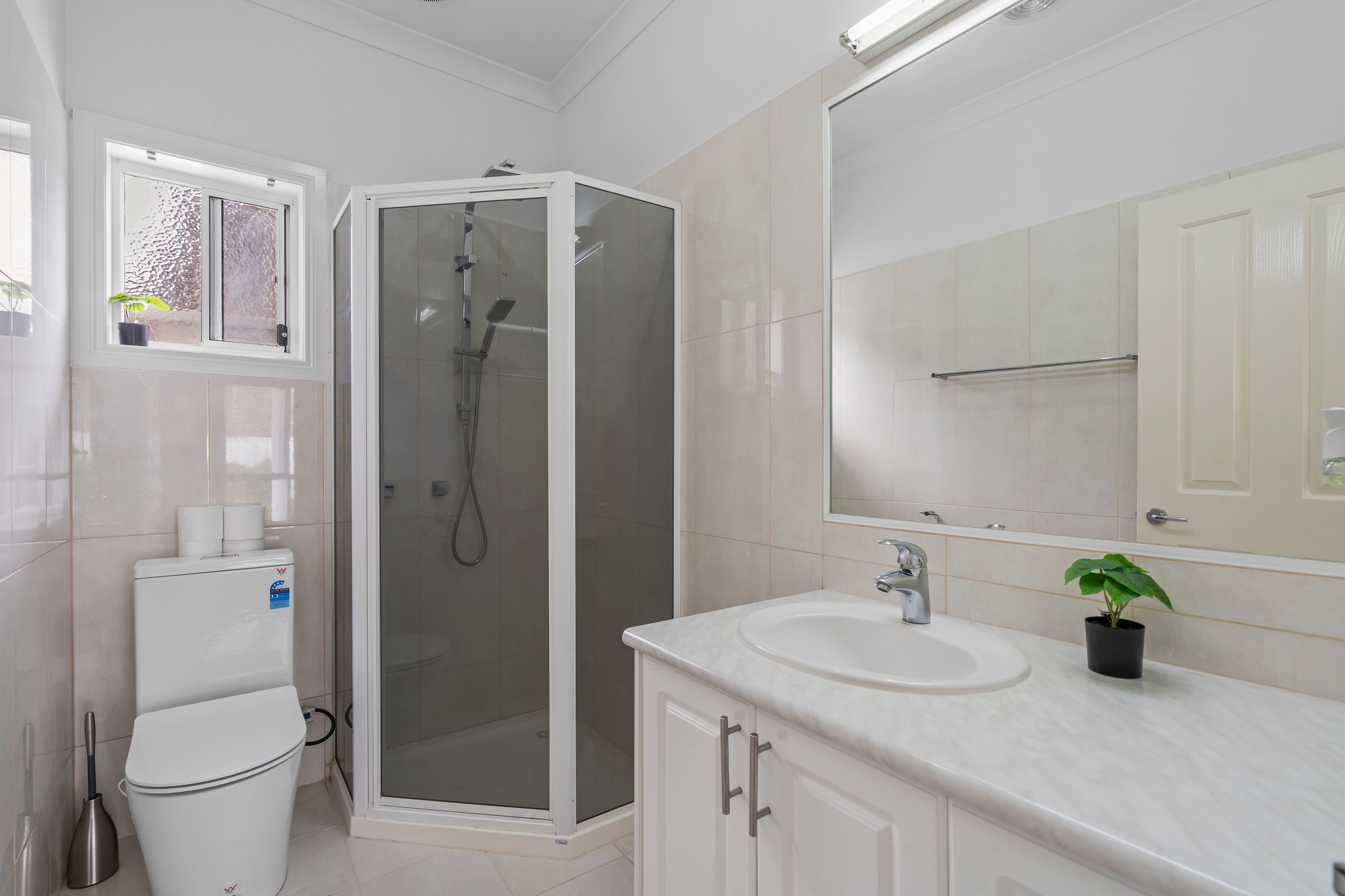 2/132 Kitchener Street — photo 9 of 10