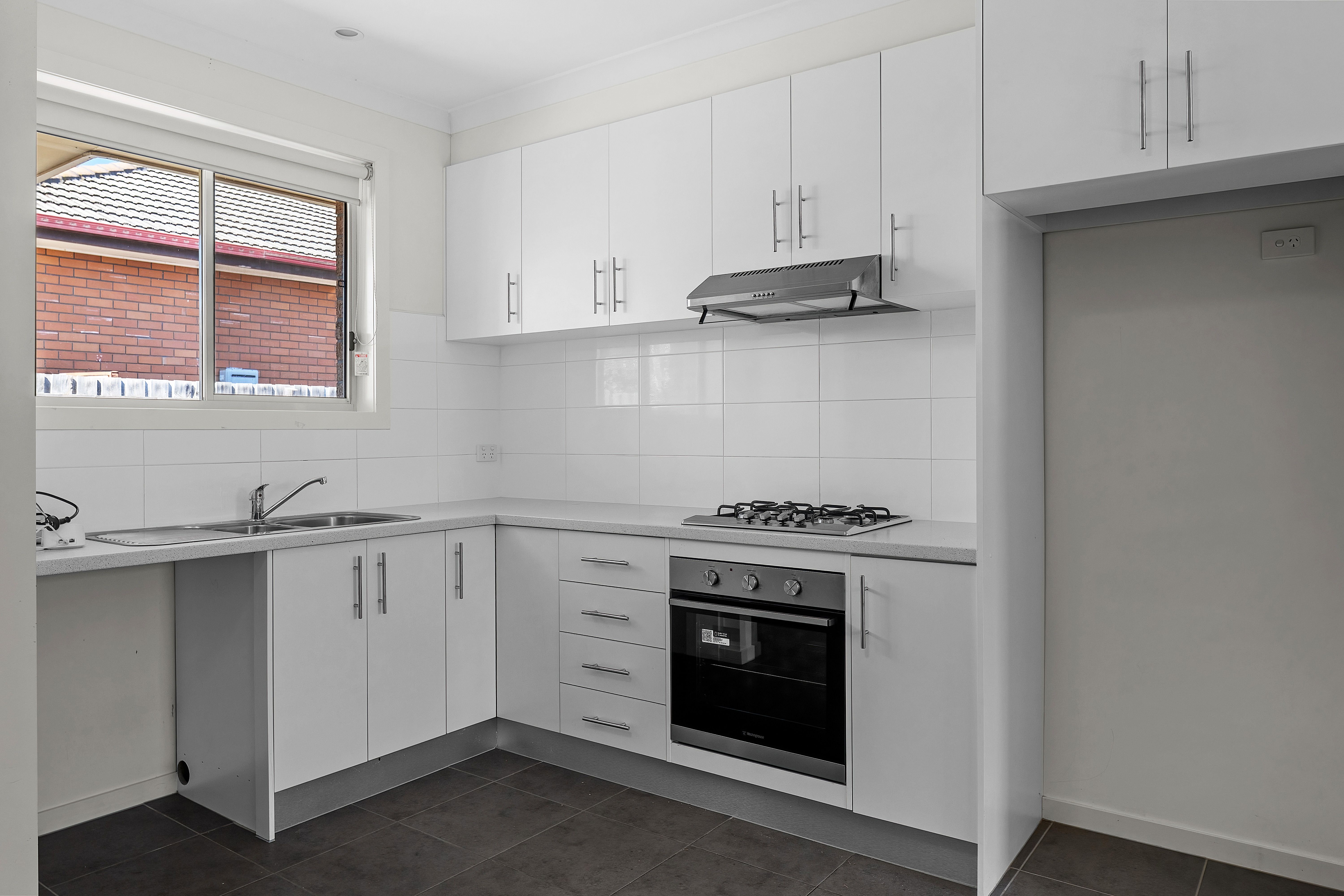 2/8 Mckinnon Street — photo 6 of 13