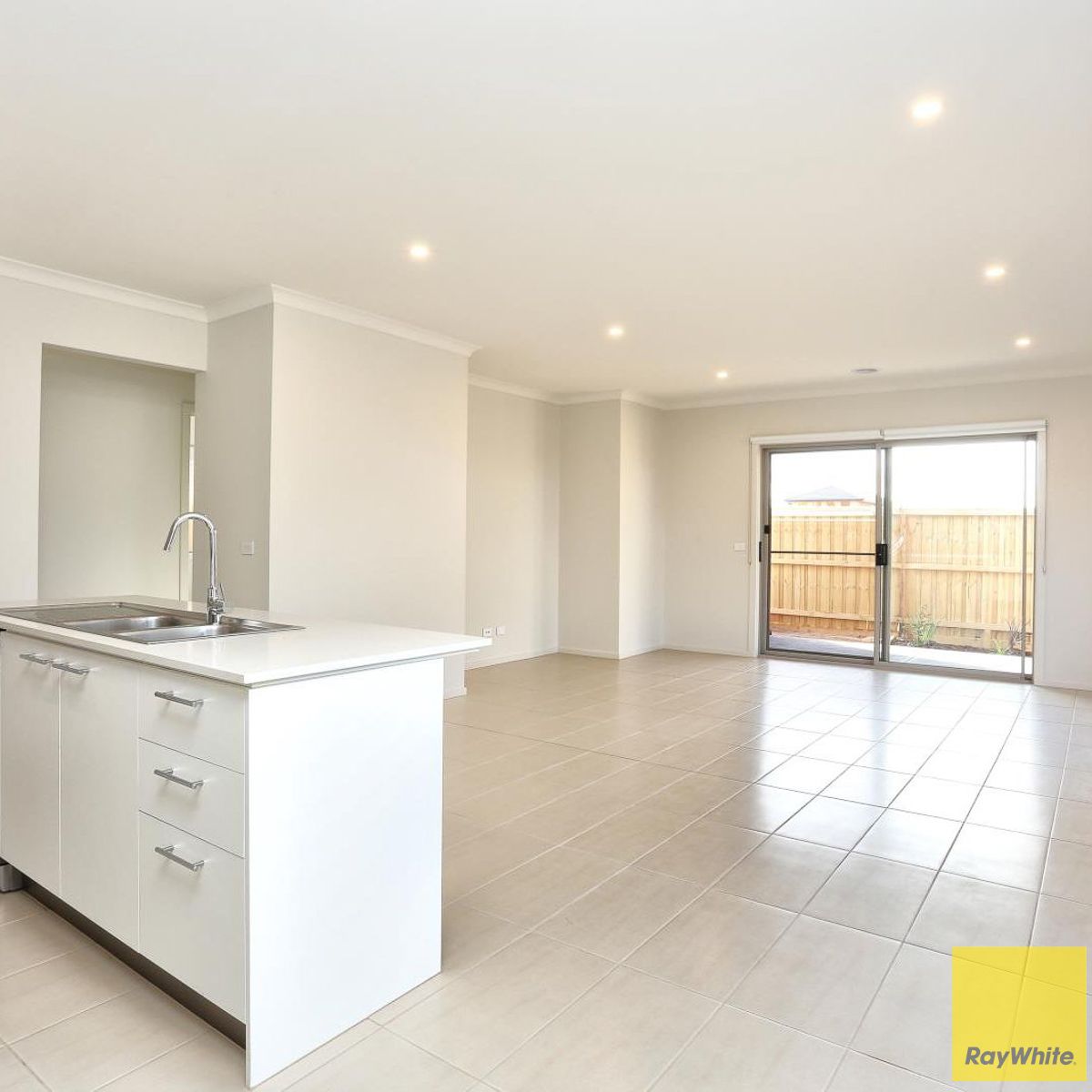 32 Rosette Crescent — photo 5 of 25