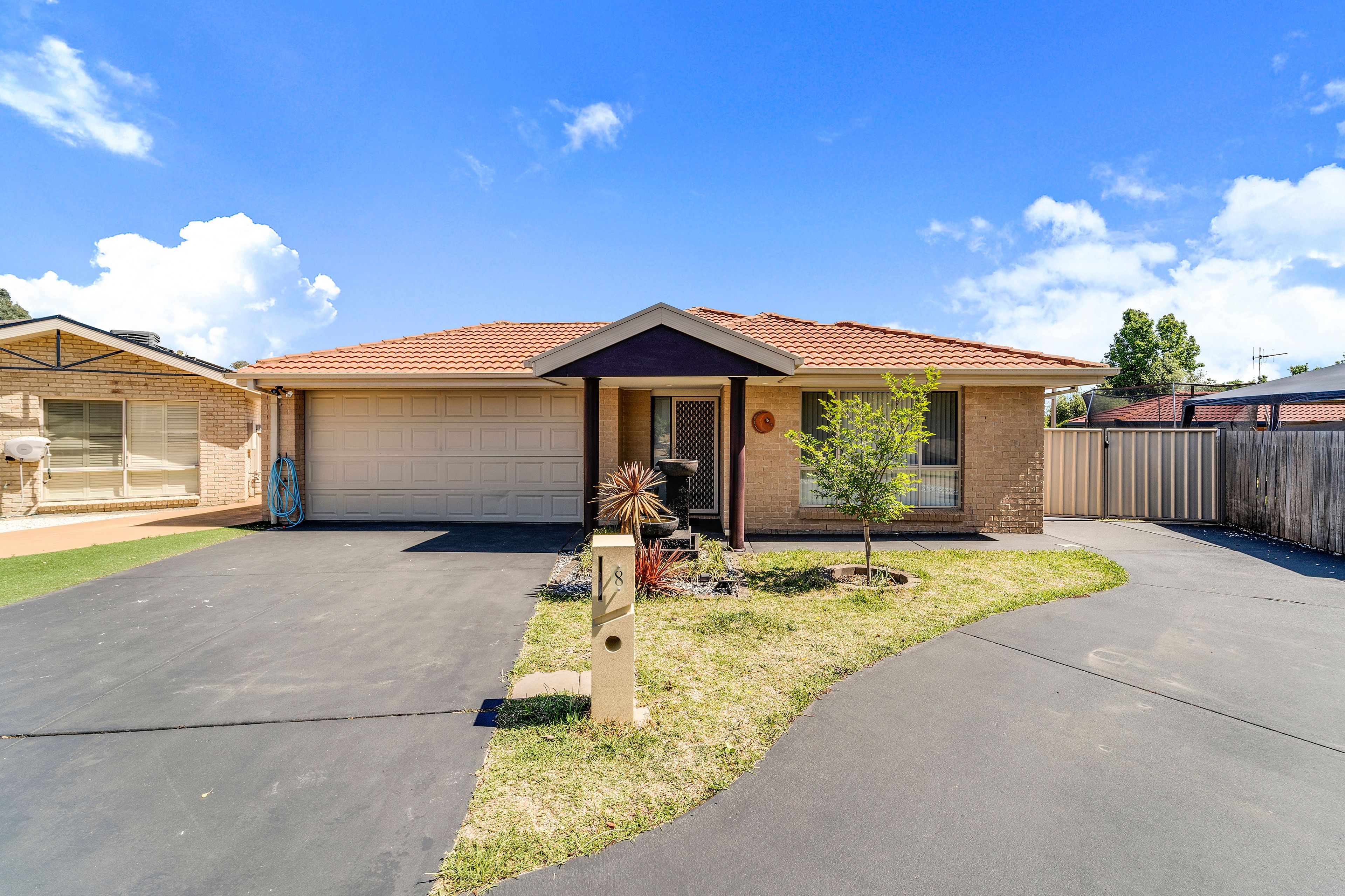 8 Lovely Close, Dunlop ACT 2615
