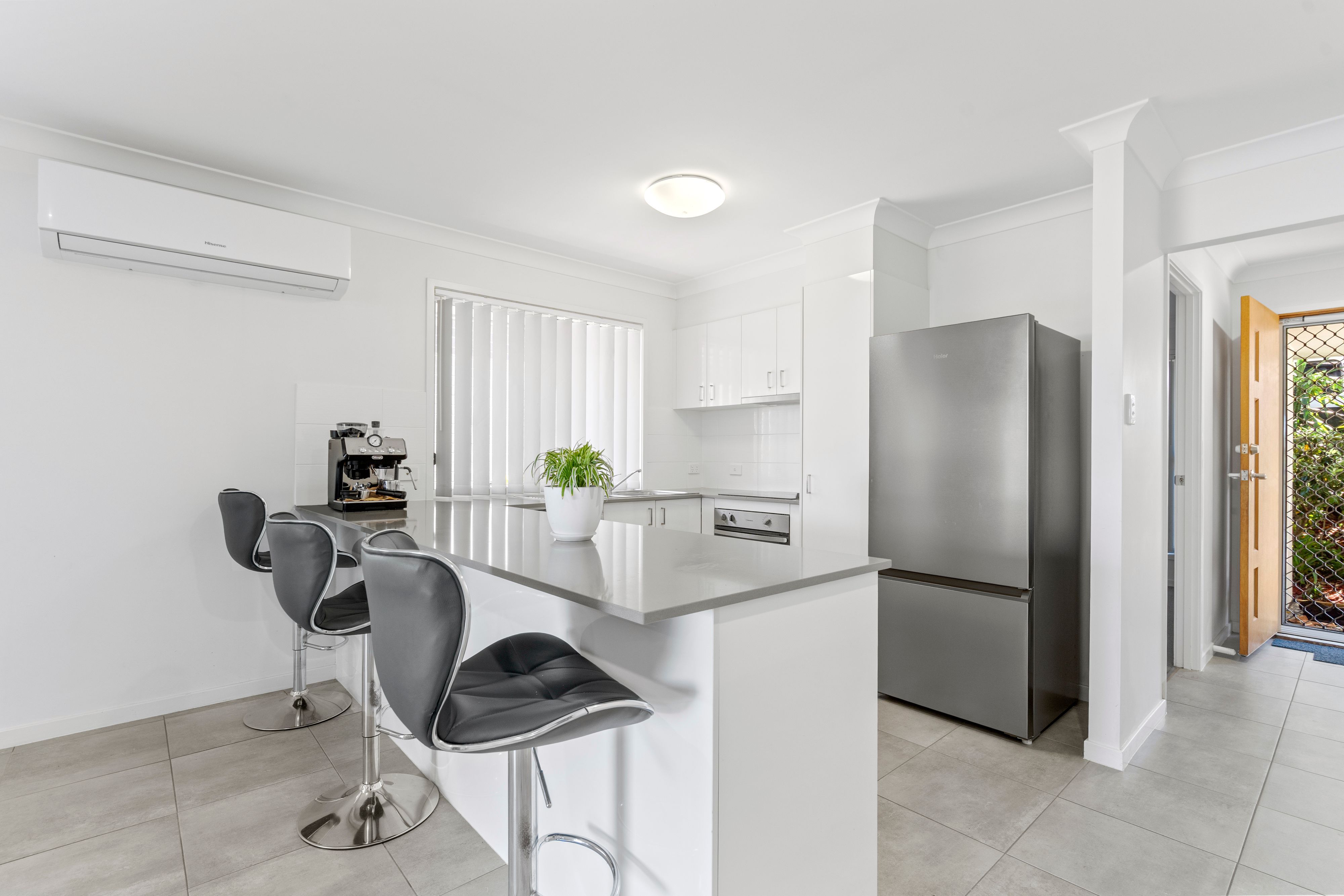 22 Benwerrin Street — photo 4 of 11