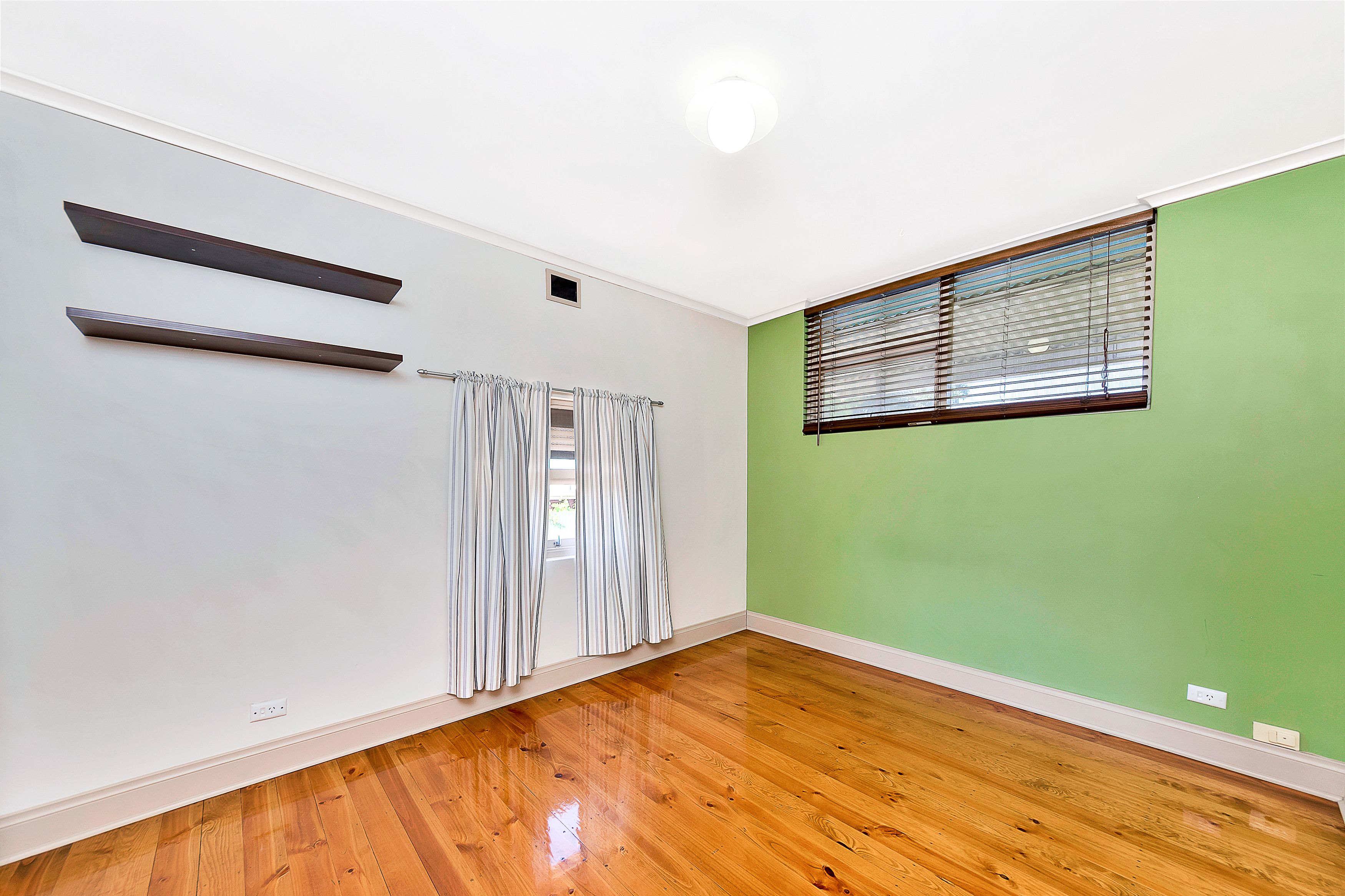 4 Leslie Street — photo 6 of 15