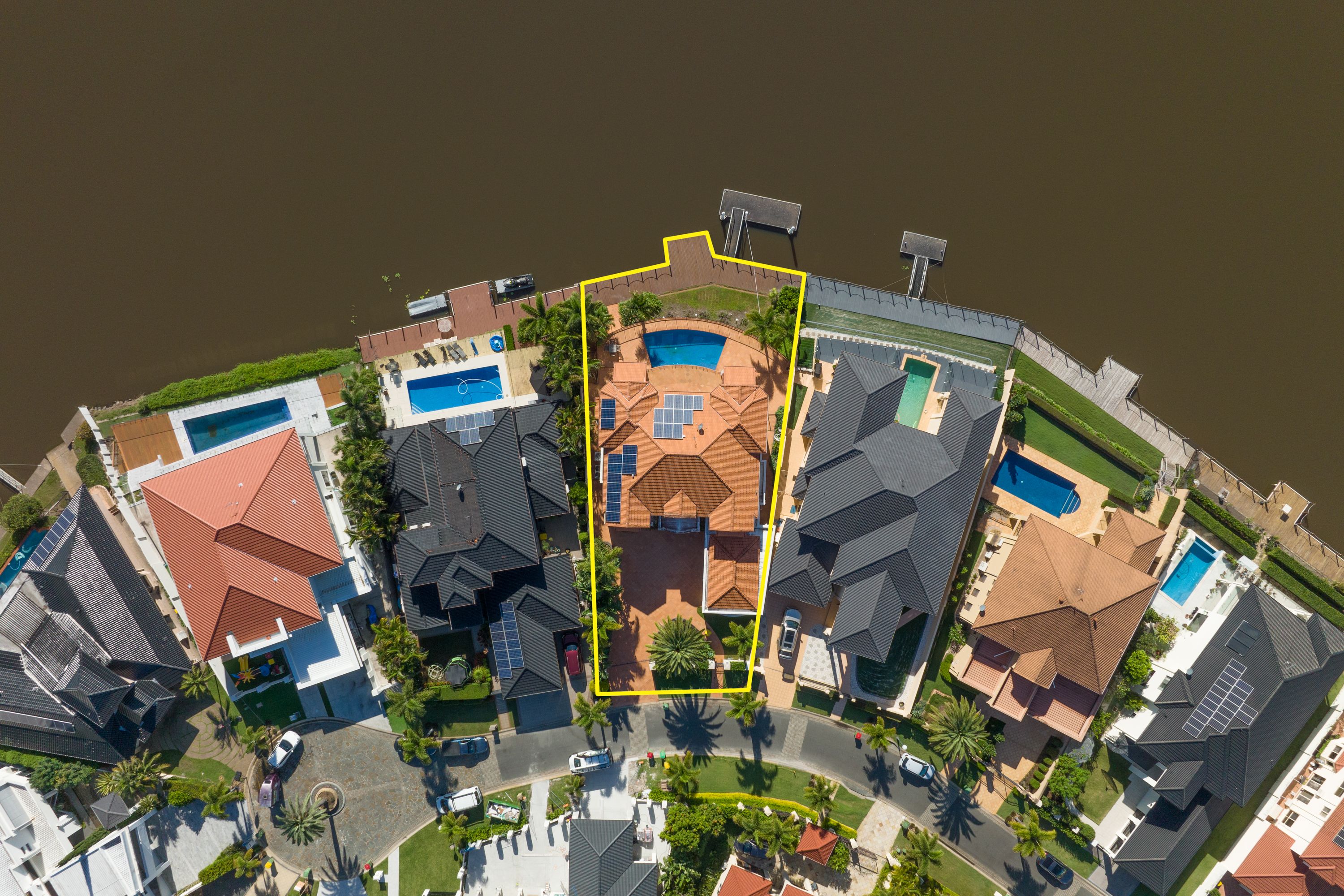 10 Clear Water Bay Avenue, Clear Island Waters, QLD 4226