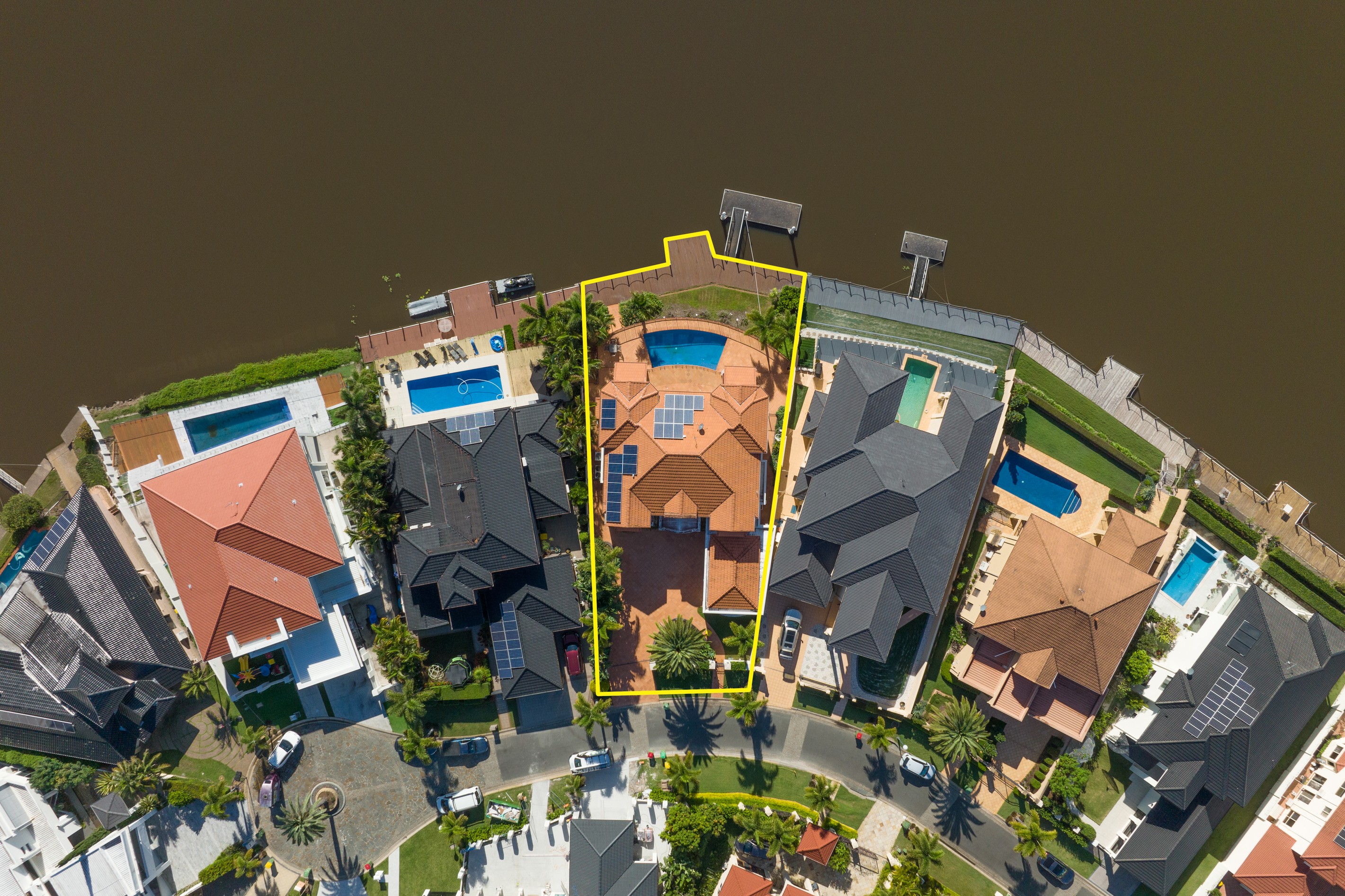 10 Clear Water Bay Avenue, Clear Island Waters, QLD 4226