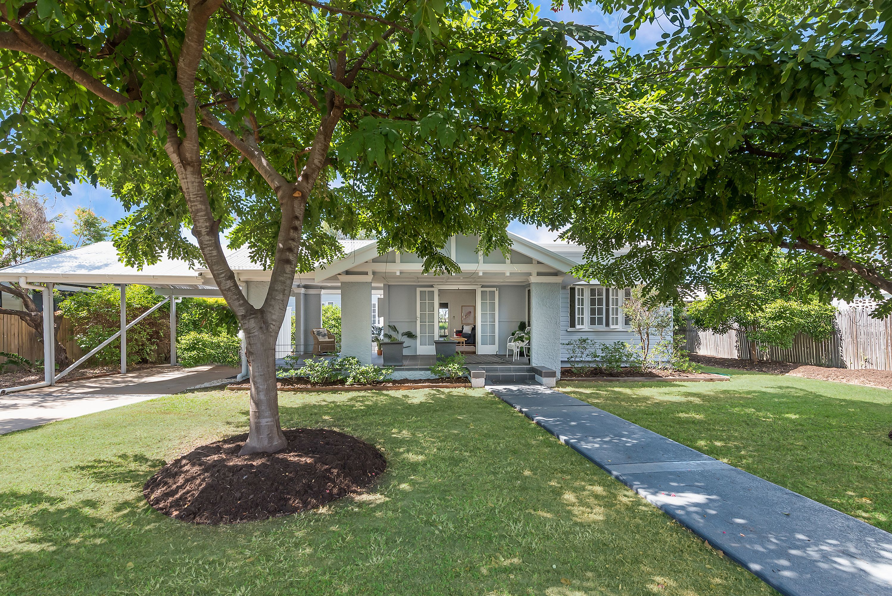 11 Whyte Street, Hermit Park, QLD 4812