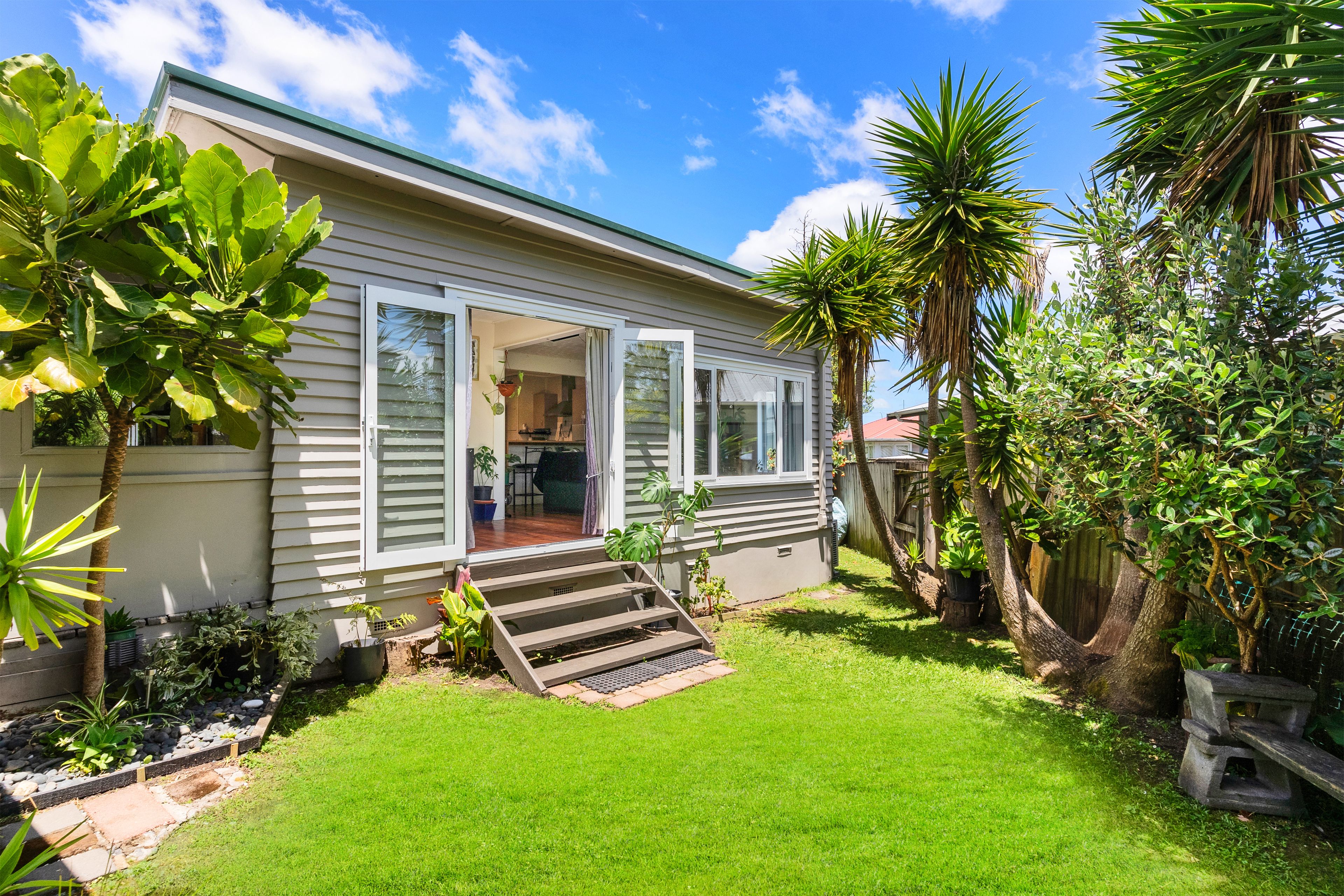 1/137A View Road, Sunnyvale, Waitakere City