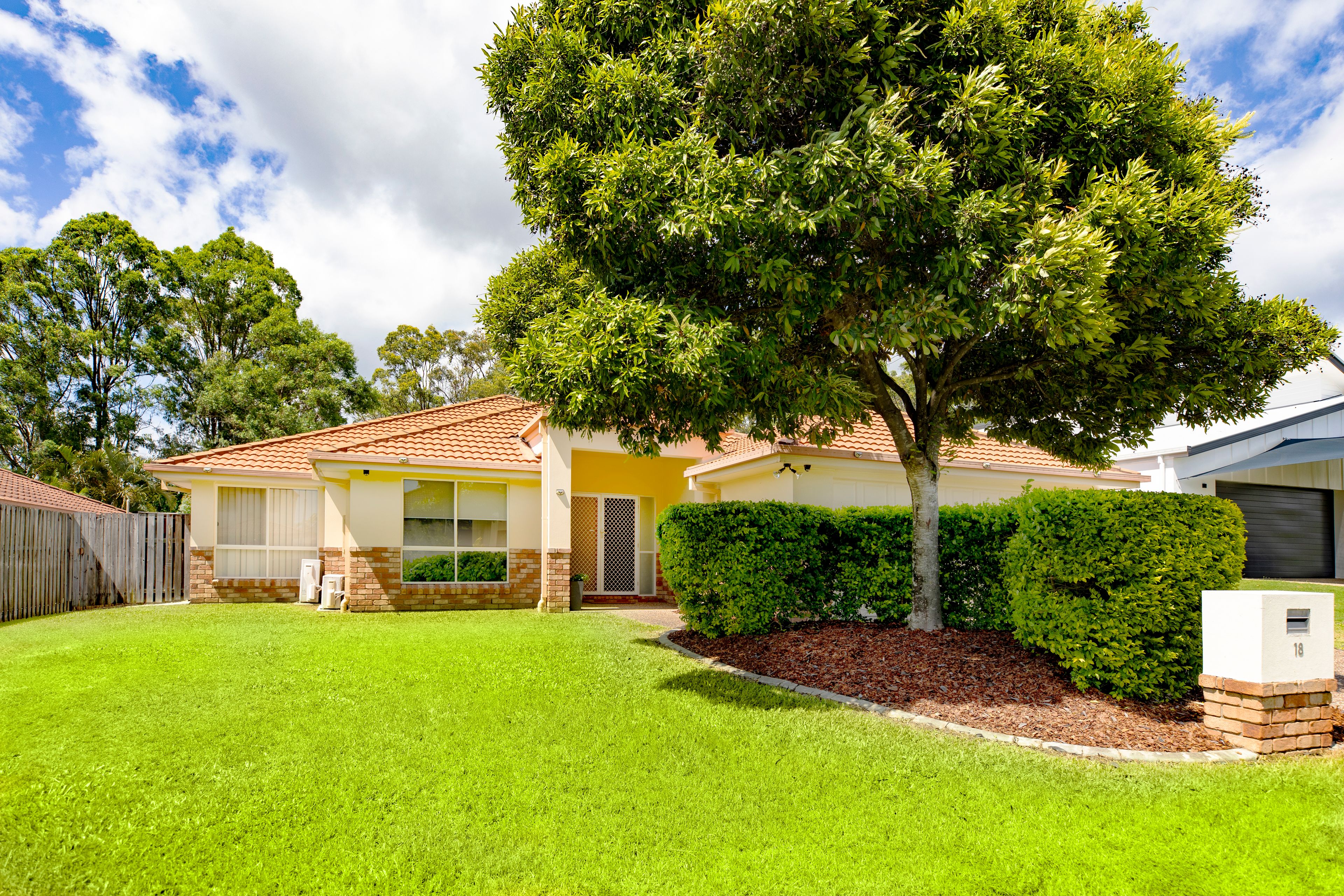 18 Broxbourne Place, Oxenford QLD 4210