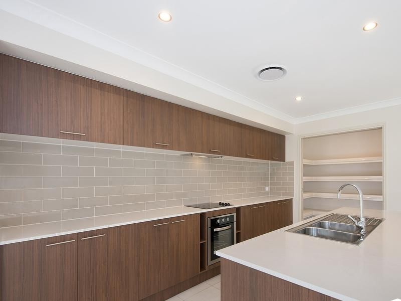 8 Harrison Street, North Lakes, QLD 4509