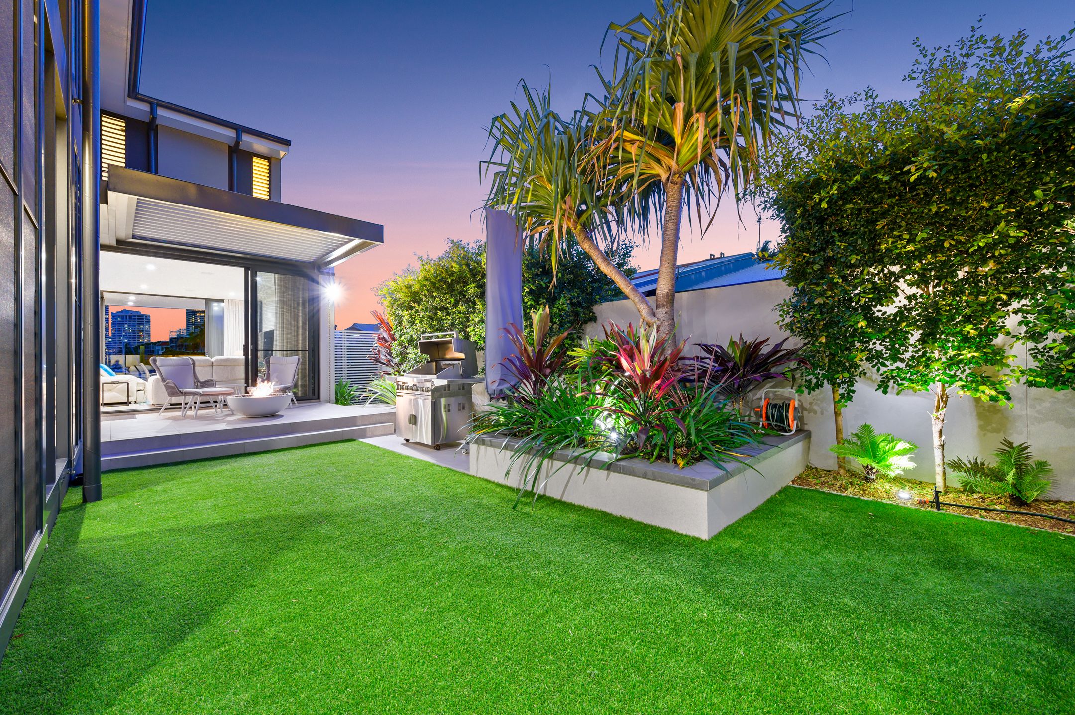 2/8 Jennifer Avenue, Runaway Bay, QLD 4216