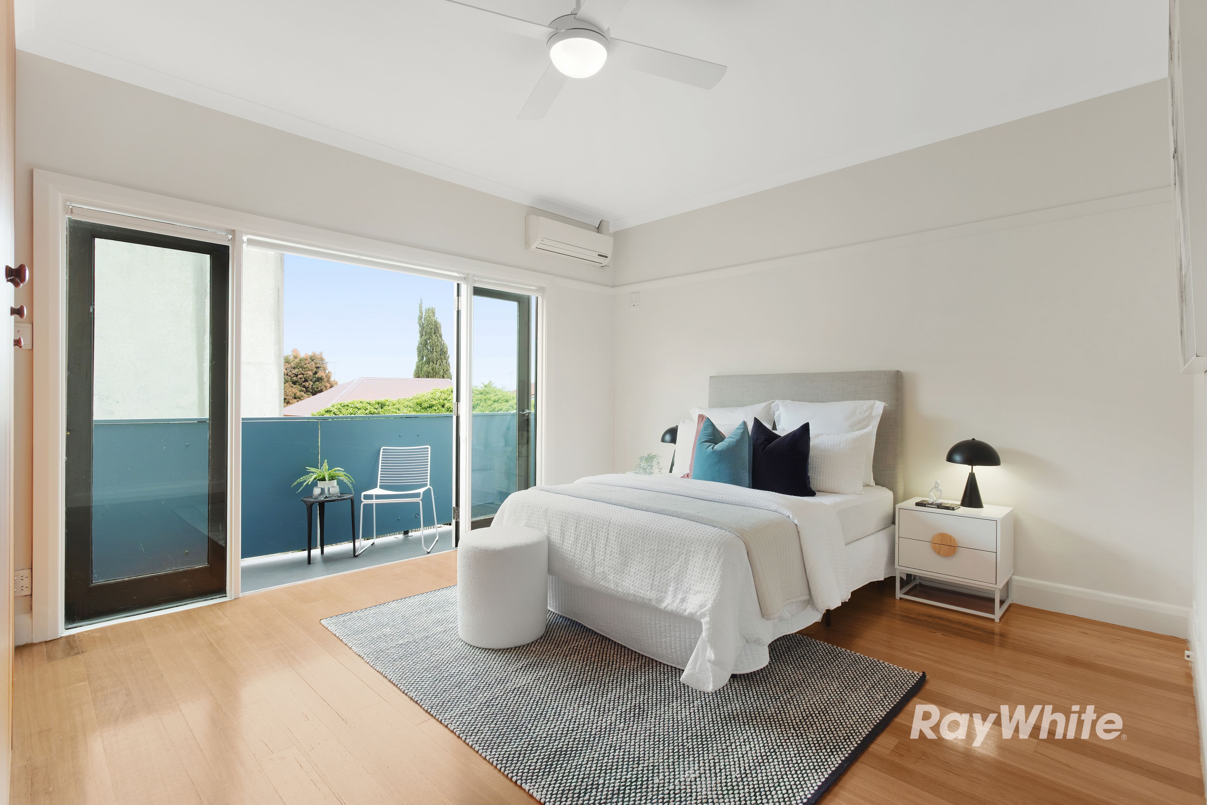 1/213 Balaclava Road — photo 4 of 8